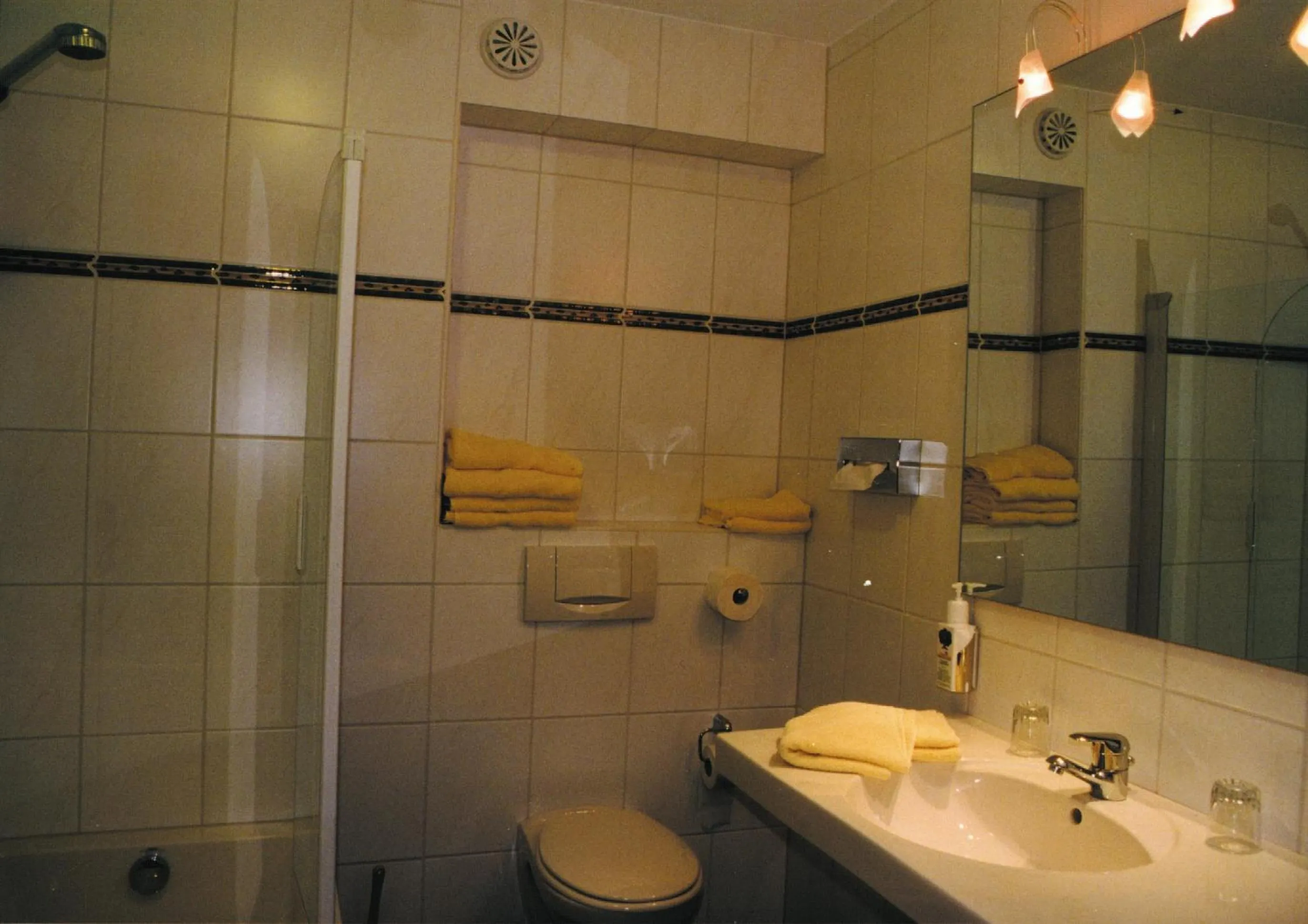 Bathroom in Parkhotel Emstaler Höhe