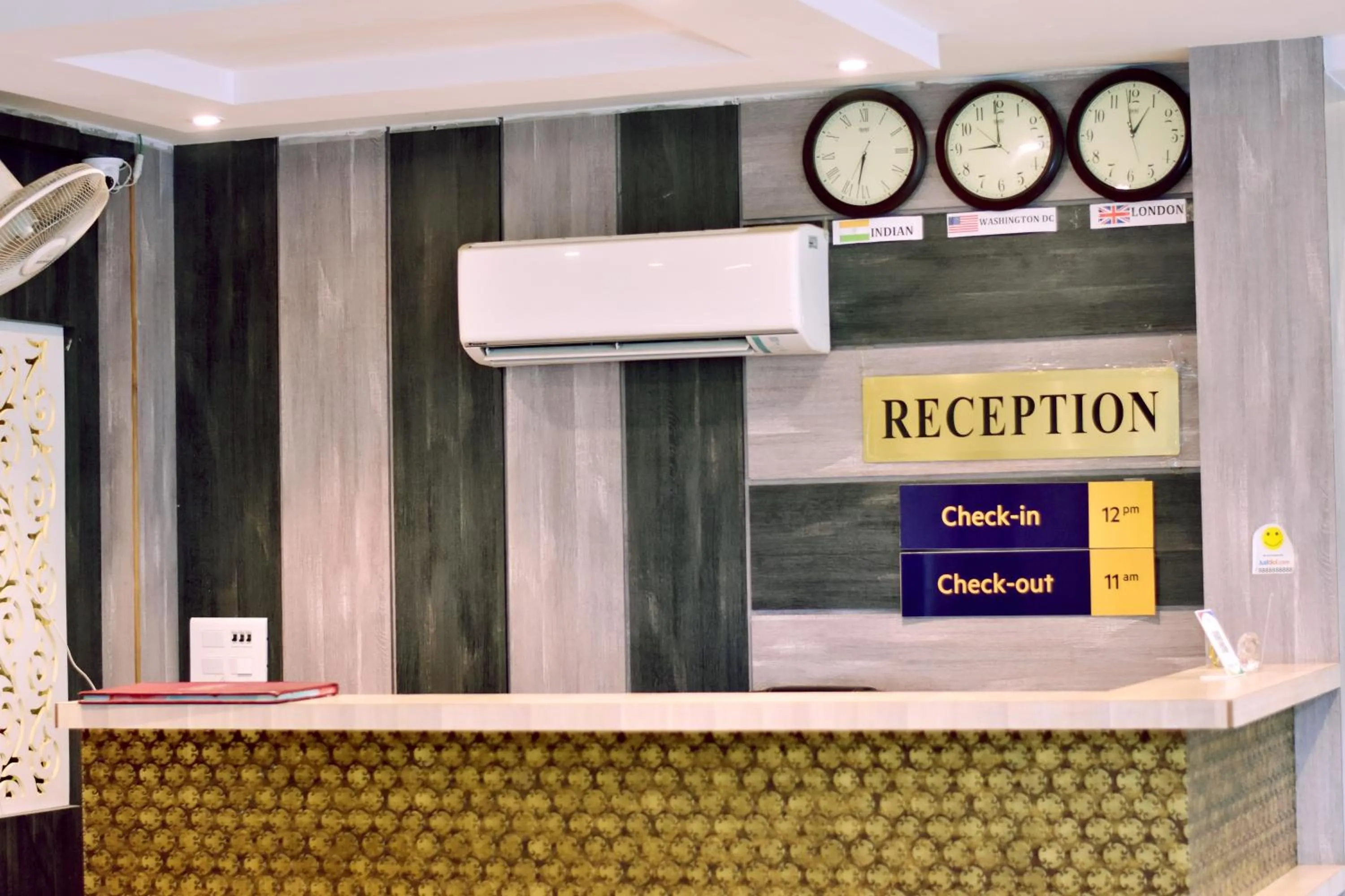 Lobby or reception in HOTEL UMA PALACE