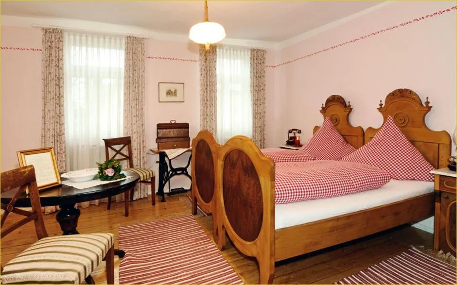 Photo of the whole room, Bed in Brauereigasthof Dachsenfranz