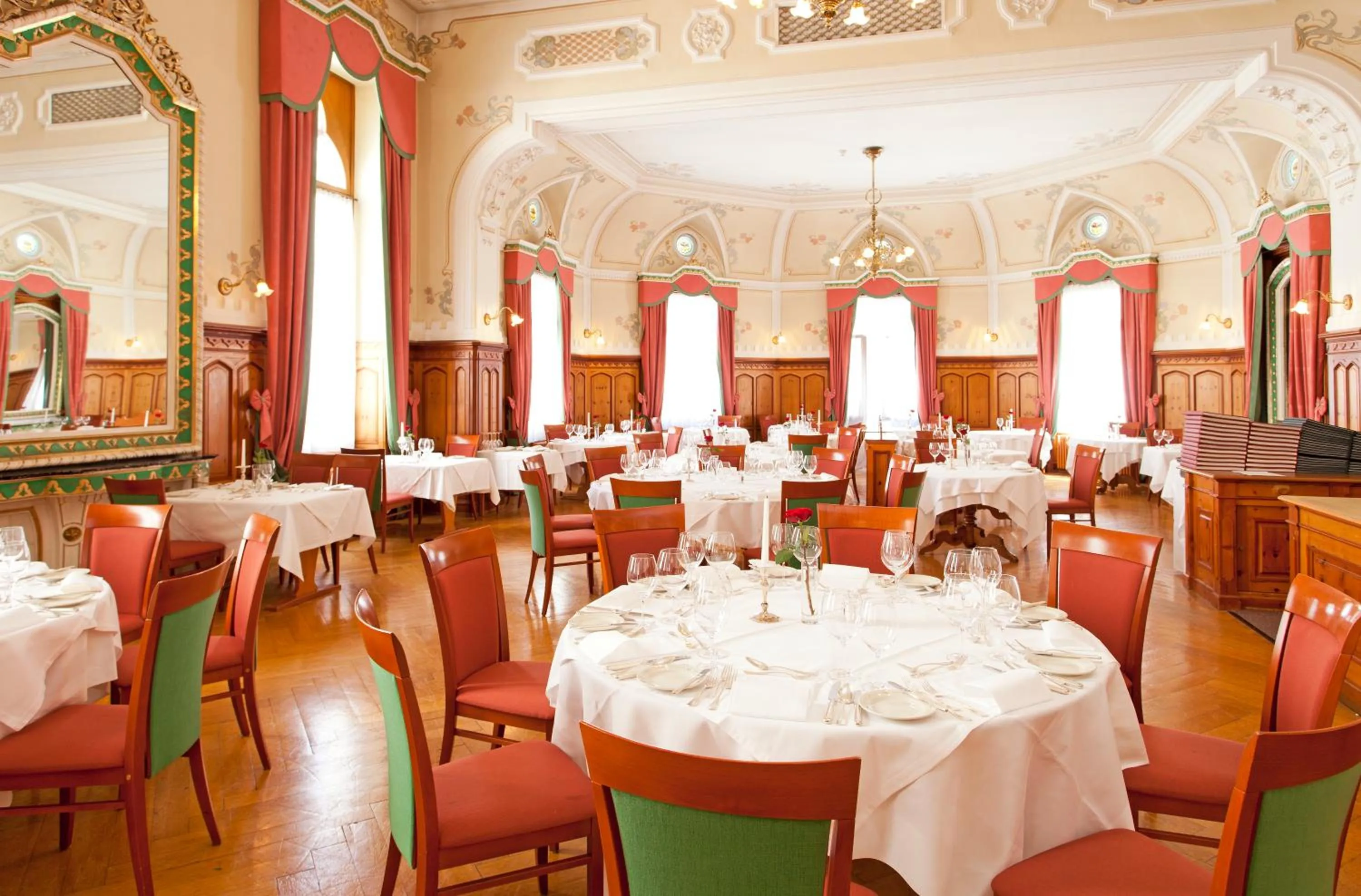 Restaurant/places to eat in Edelweiss Swiss Quality Hotel