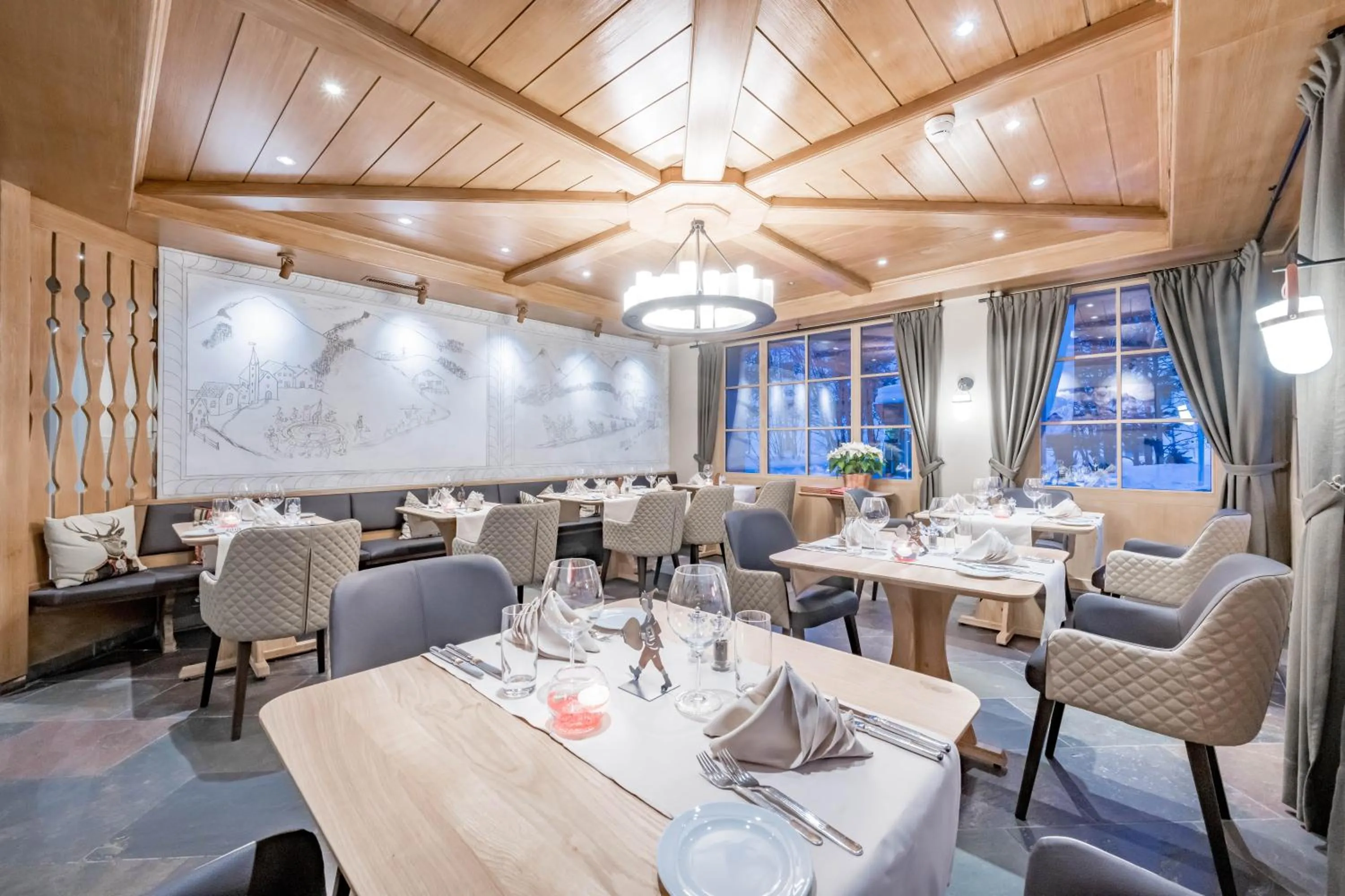 Restaurant/places to eat in Edelweiss Swiss Quality Hotel