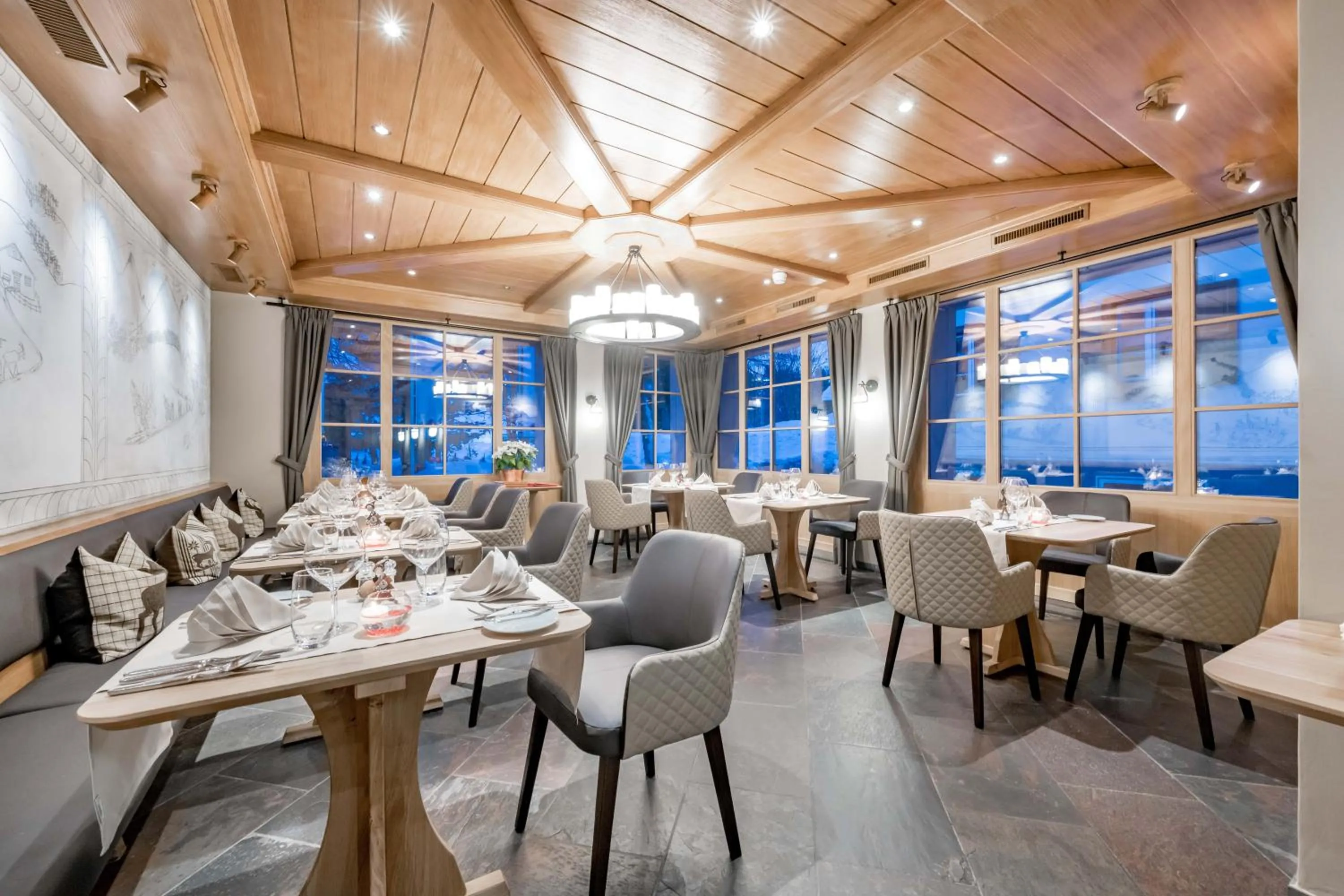 Restaurant/places to eat in Edelweiss Swiss Quality Hotel