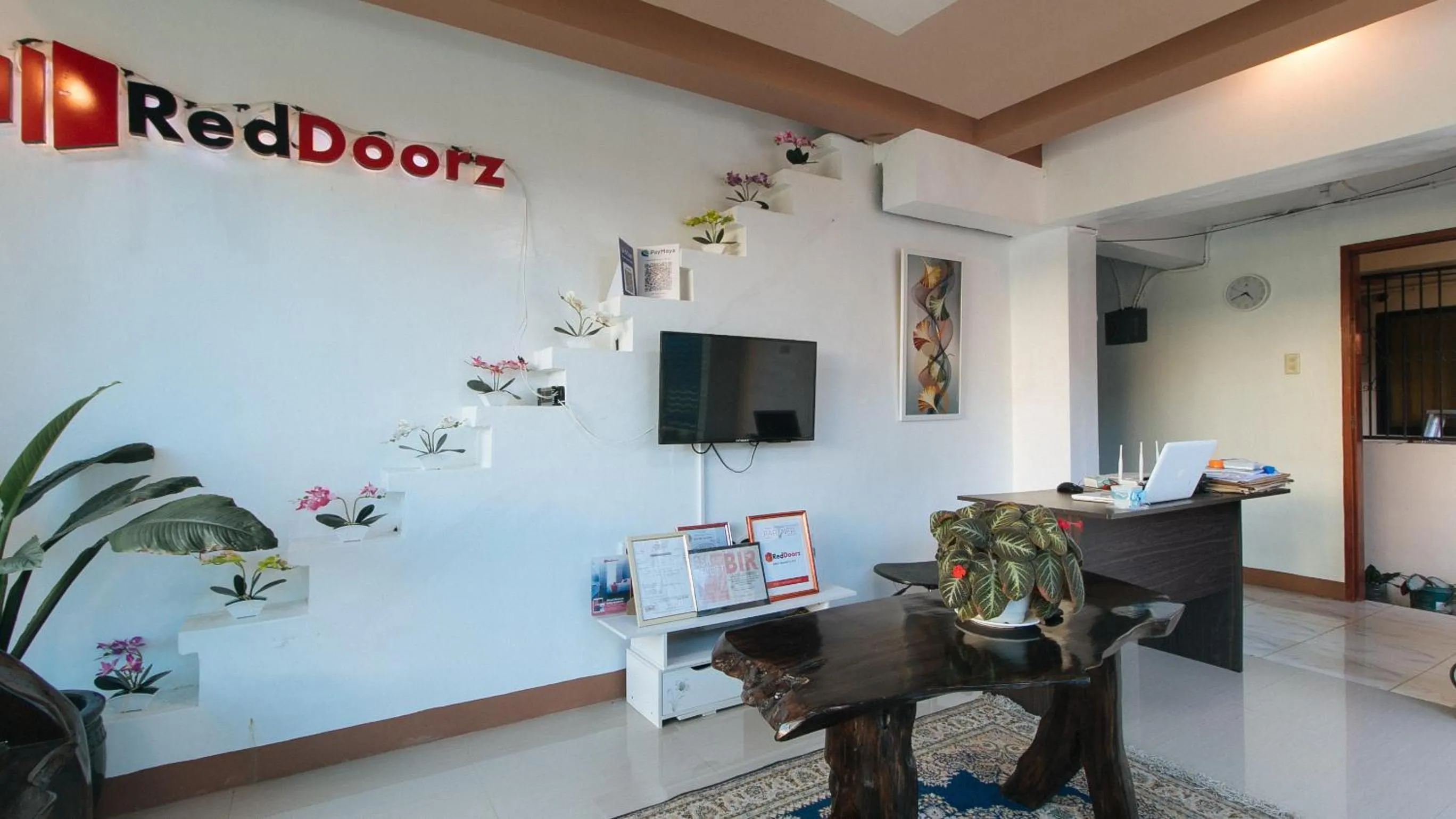 TV and multimedia in RedDoorz Plus near Municipality of Luisiana Laguna
