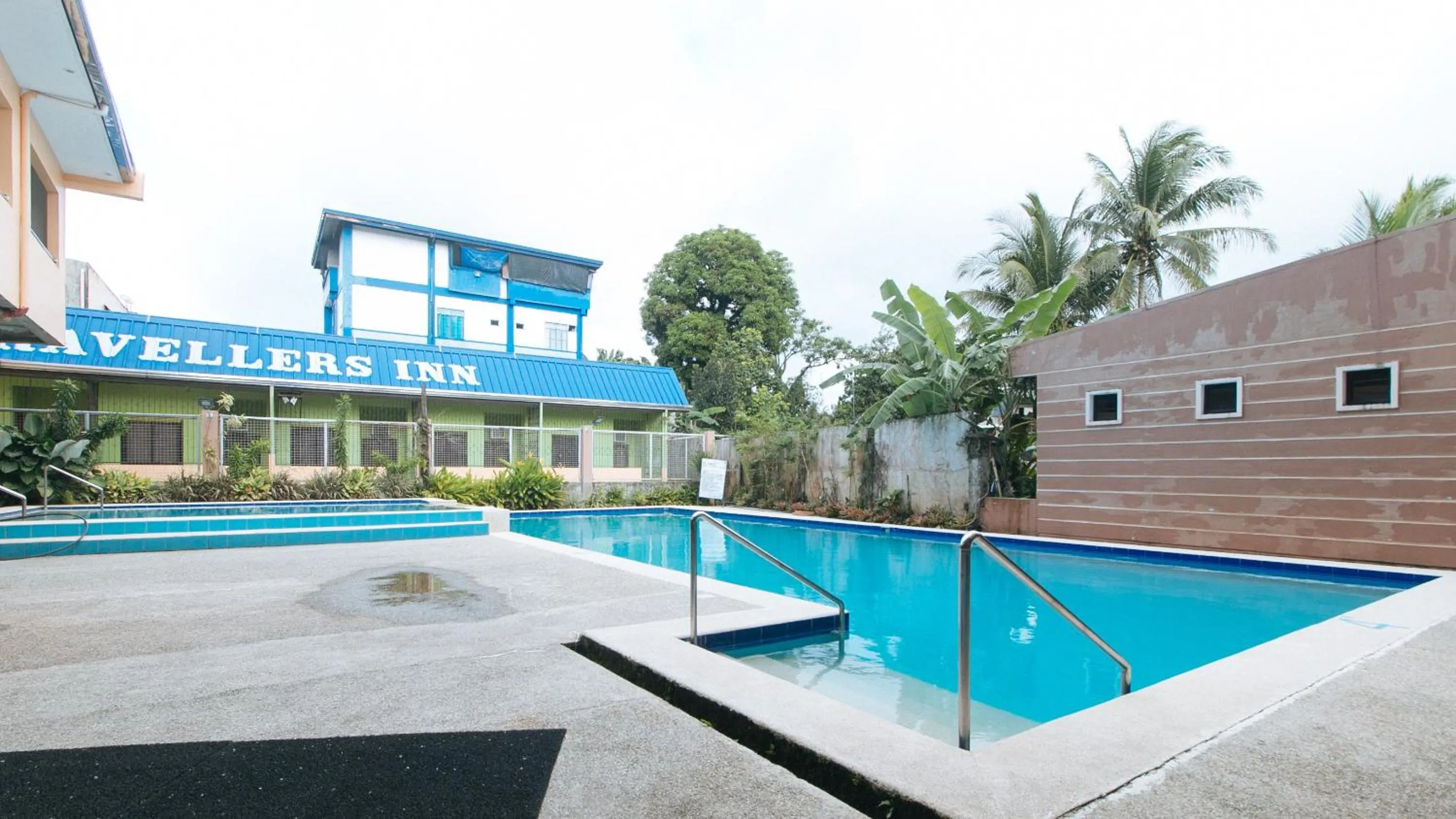 Swimming pool in RedDoorz Plus near Municipality of Luisiana Laguna