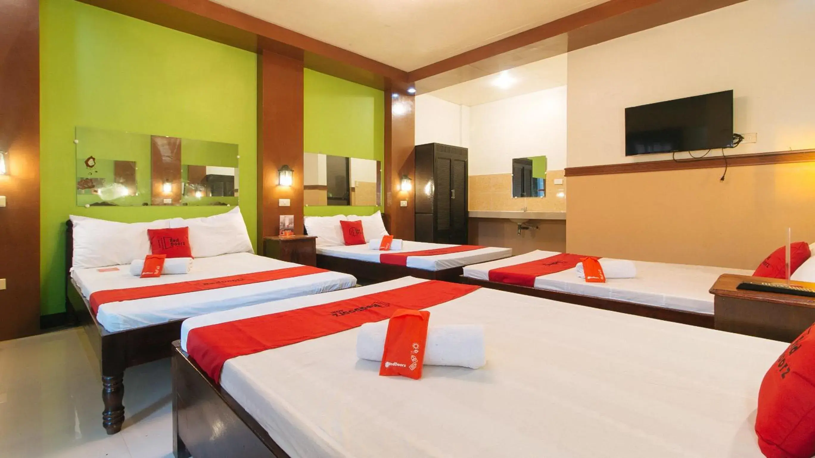 Family Suite in RedDoorz Plus near Municipality of Luisiana Laguna Family Suite in RedDoorz Plus near Municipality of Luisiana Laguna