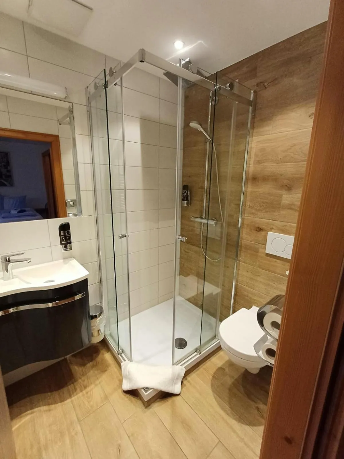 Bathroom in Günstige Zimmer im Spessart