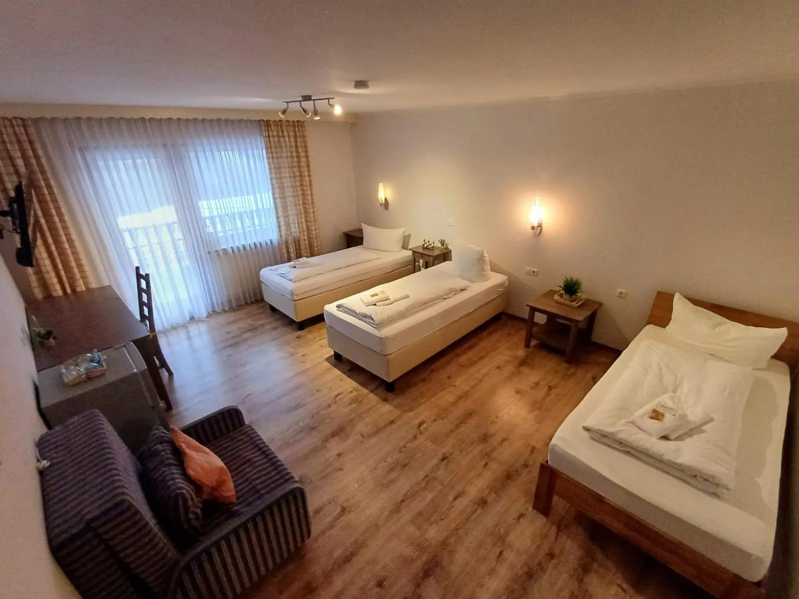 Bedroom in Günstige Zimmer im Spessart