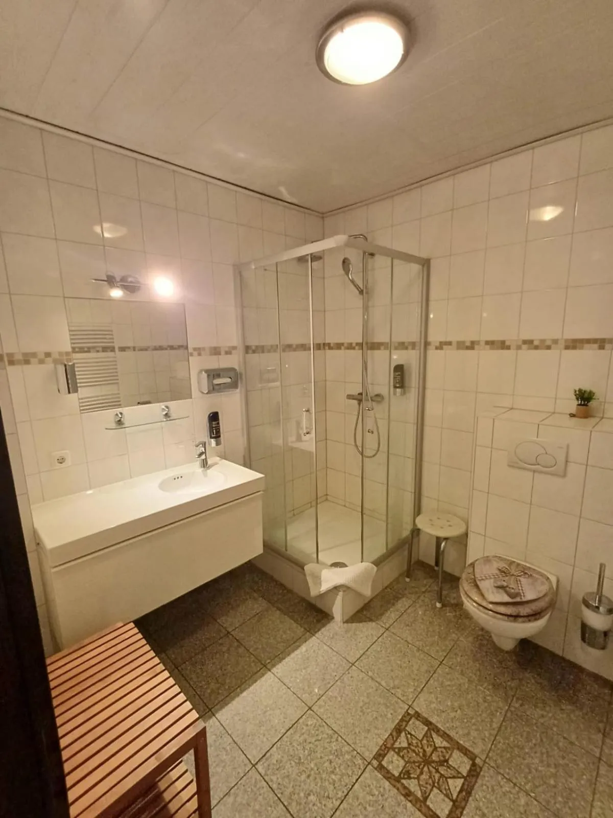 Bathroom in Günstige Zimmer im Spessart