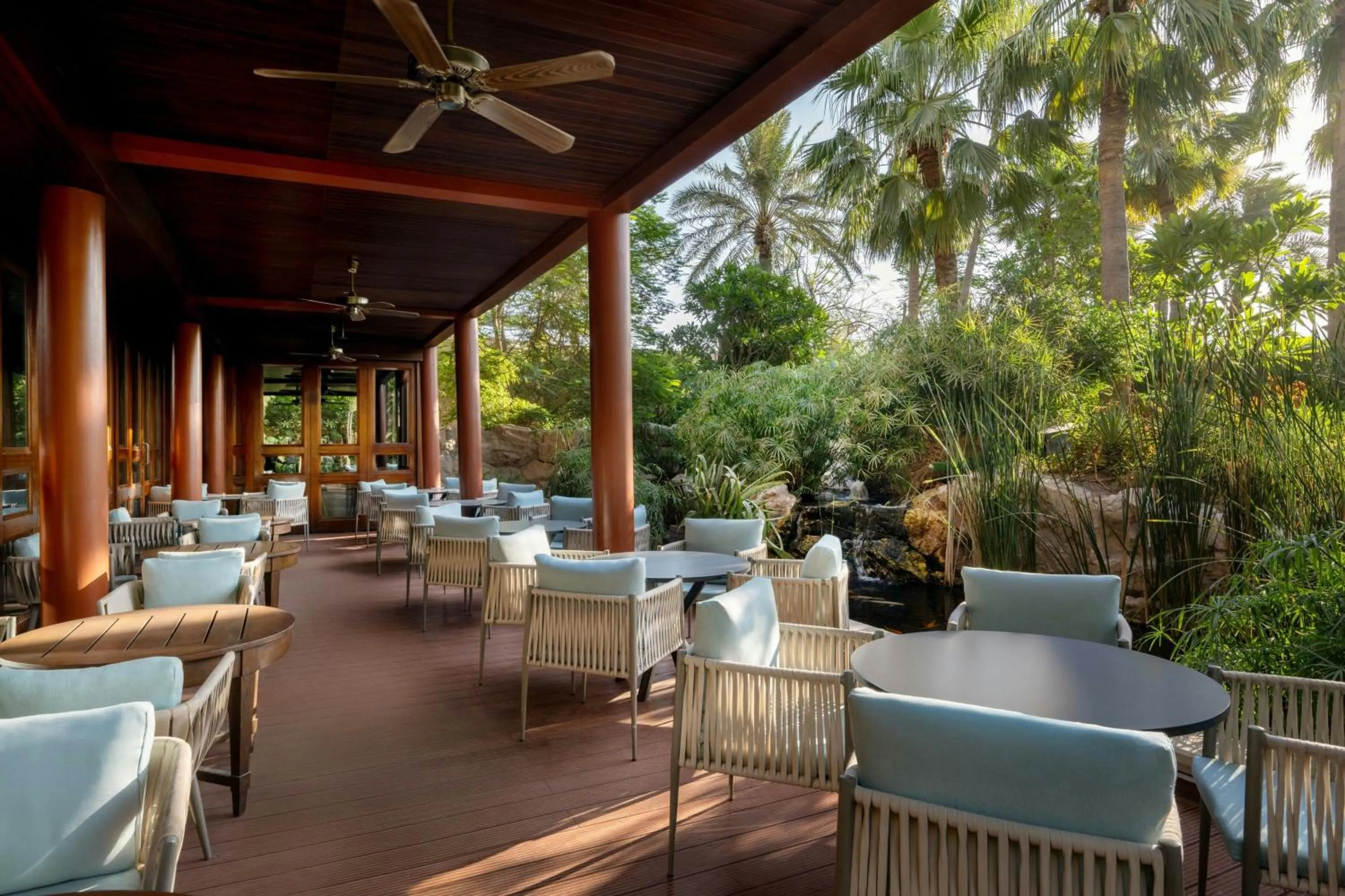 Lounge or bar in Gulf Hotel Bahrain Convention and SPA