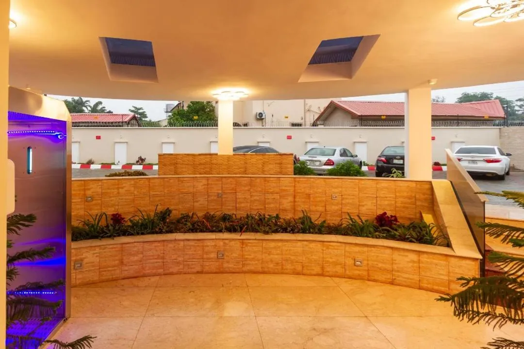 Facade/entrance in Hera