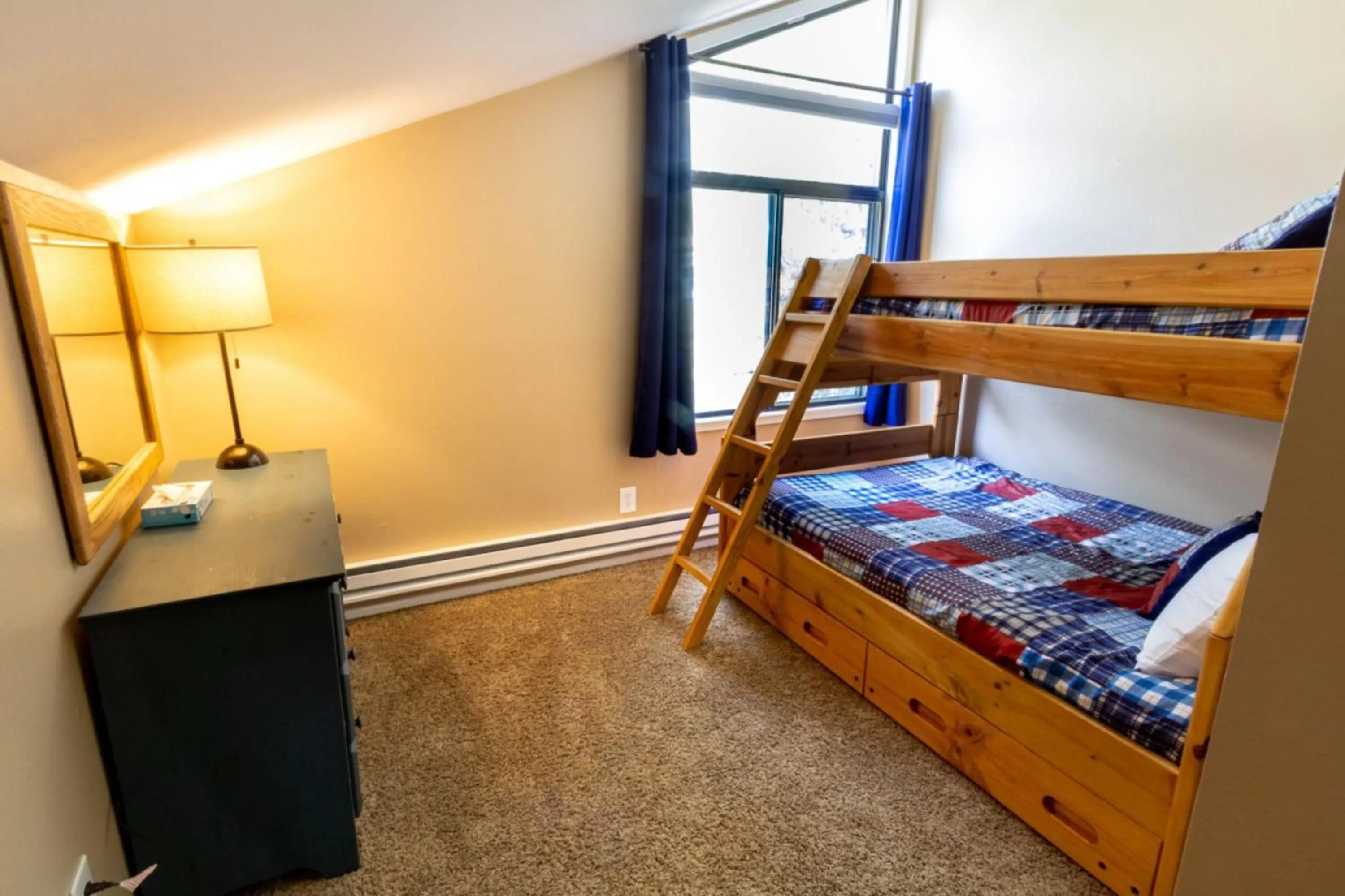 bunk bed, Bed in Flying Dutchman by Summit County Mountain Retreats