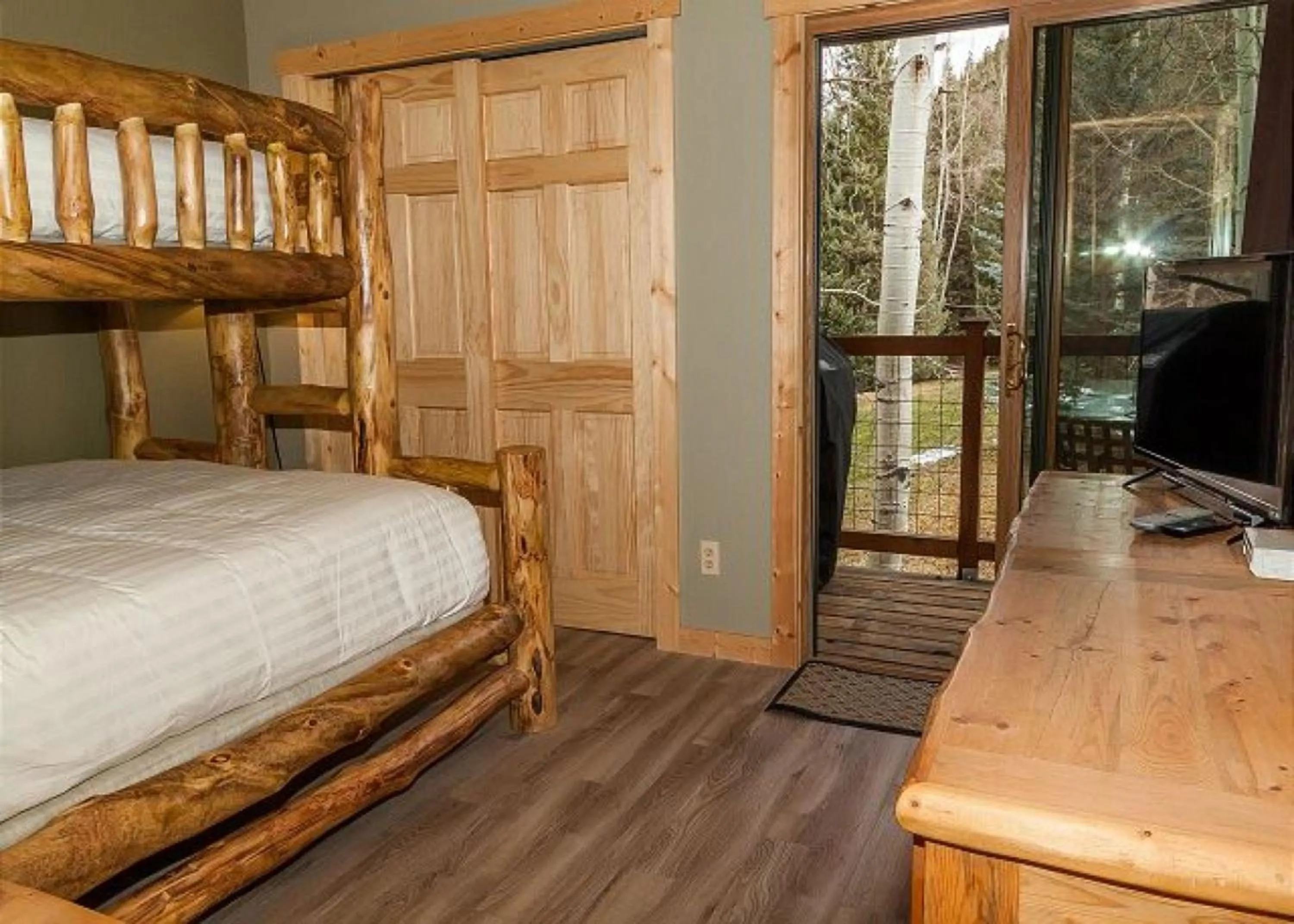 bunk bed, Bed in Flying Dutchman by Summit County Mountain Retreats