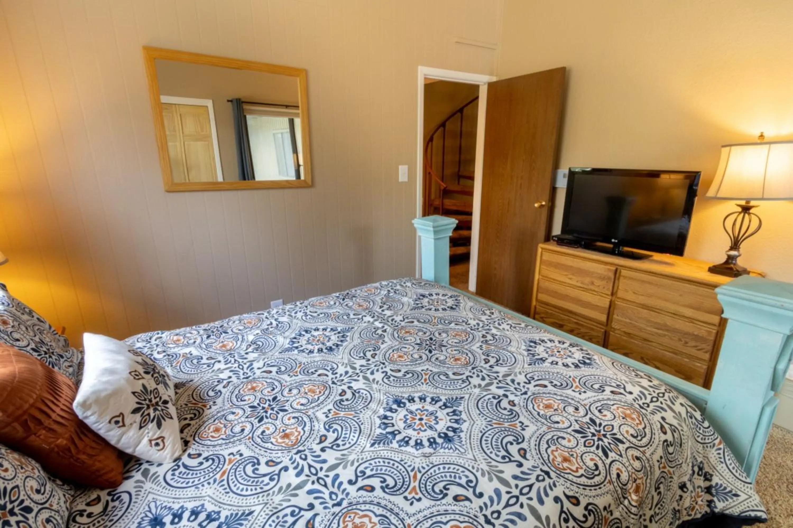 Bedroom, Bed in Flying Dutchman by Summit County Mountain Retreats