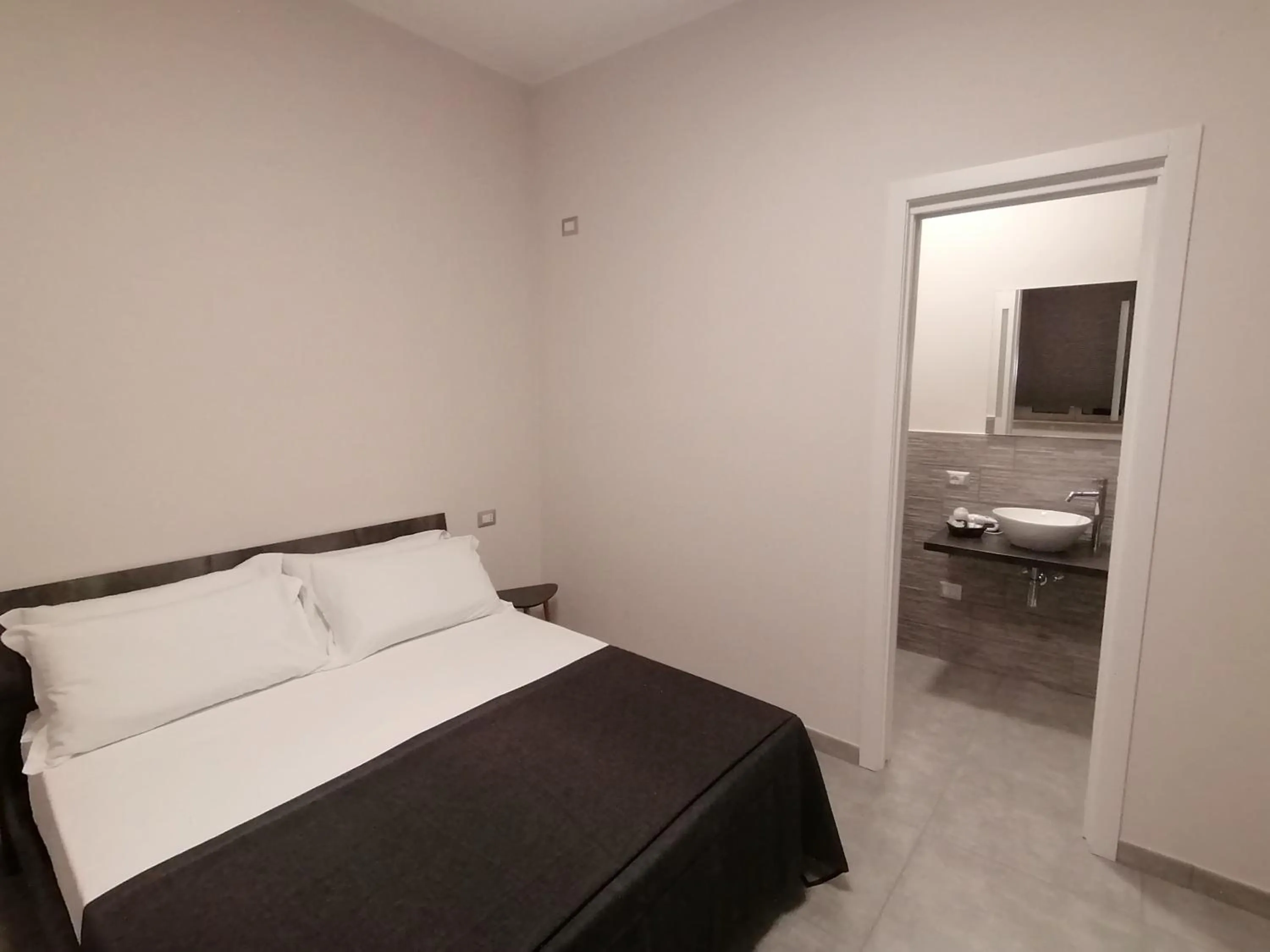 Photo of the whole room, Bed in Grenada Home