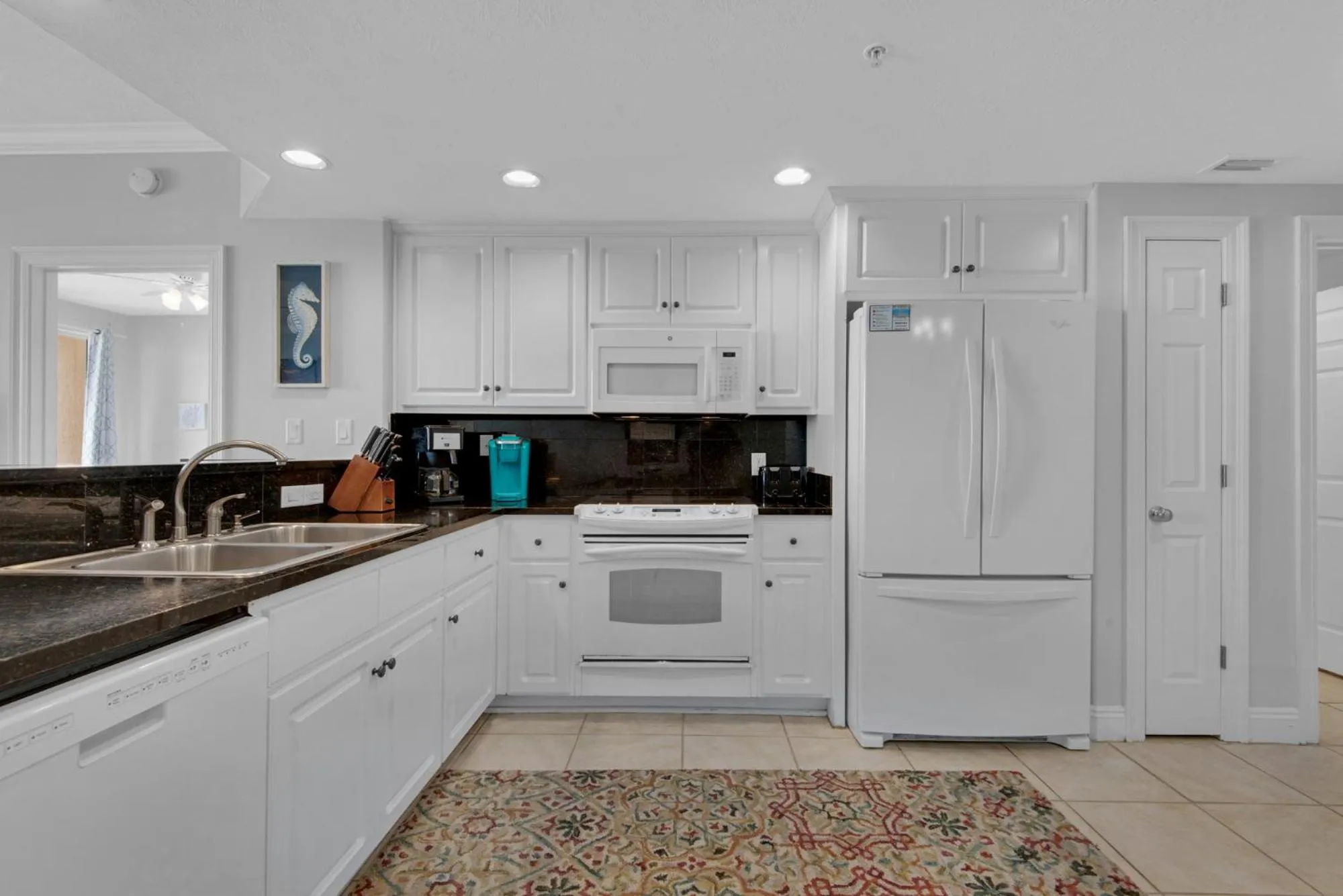 Kitchen or kitchenette in Treasure Island 0207