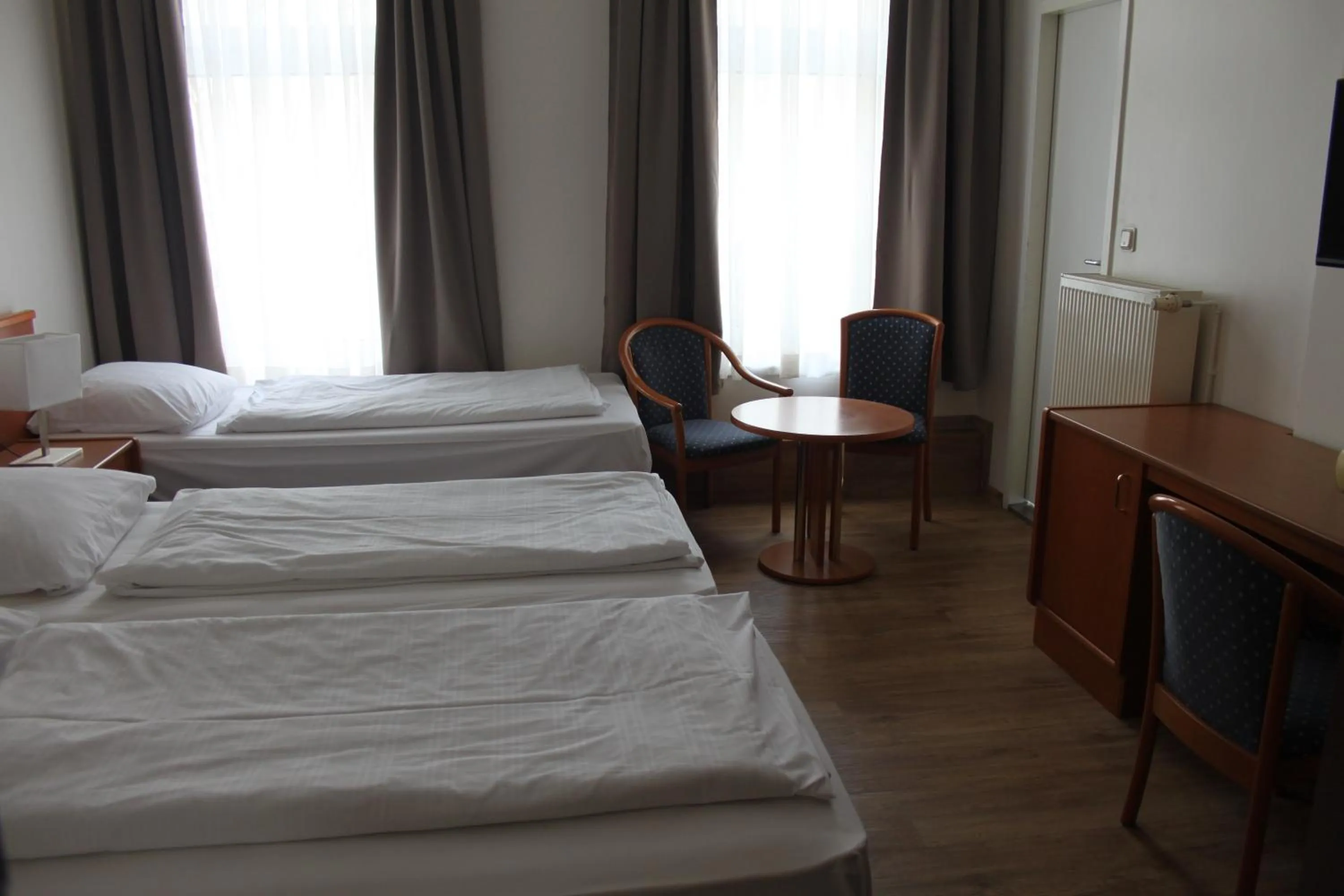 Photo of the whole room, Bed in Stadt-Gut-Hotel Zum Rathaus