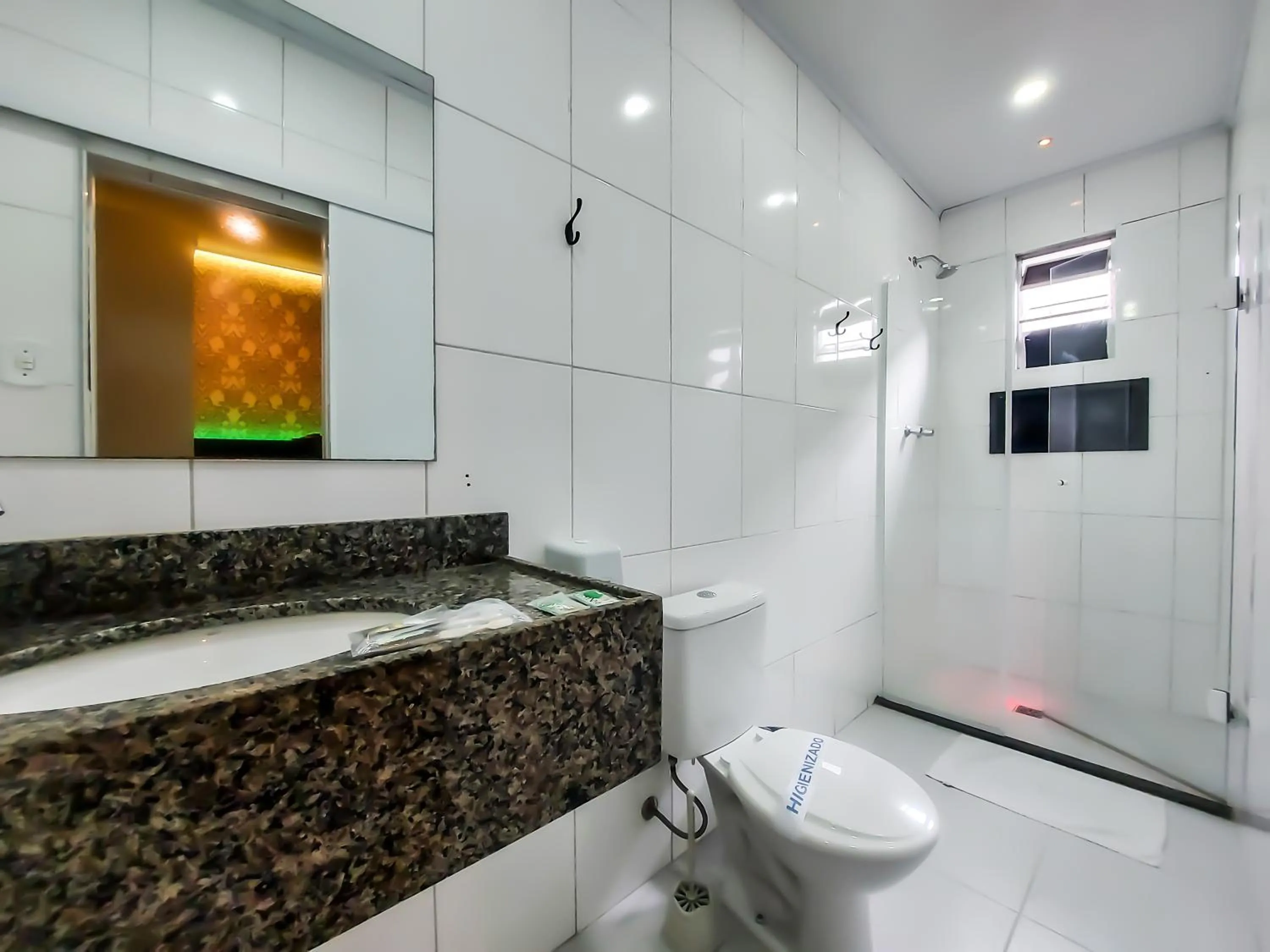 Shower in Único Motel Faria Lima