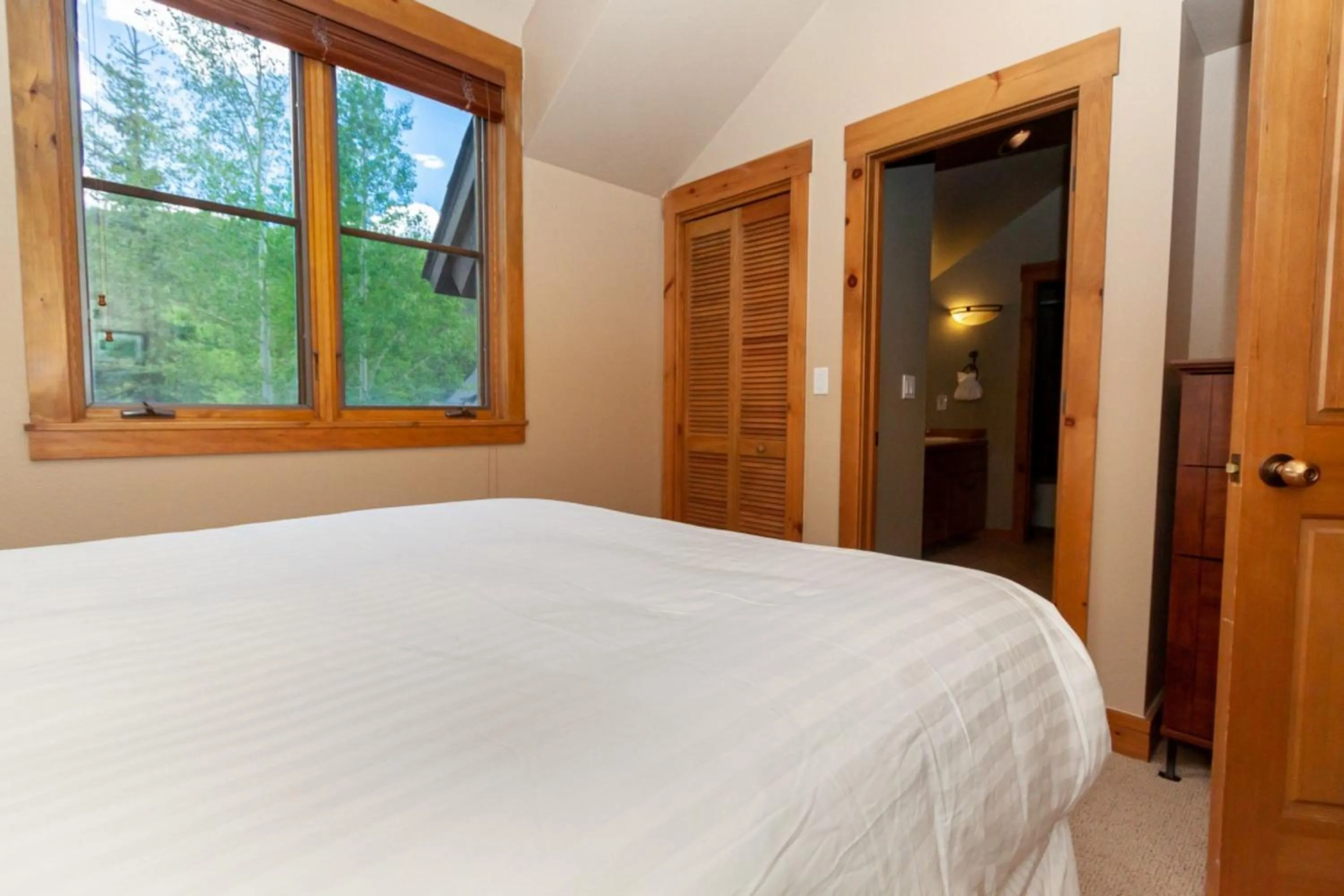 Bedroom, Bed in Ski Tip by Summit County Mountain Retreats