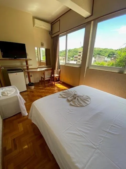 Photo of the whole room, Bed in Hotel Cataguases