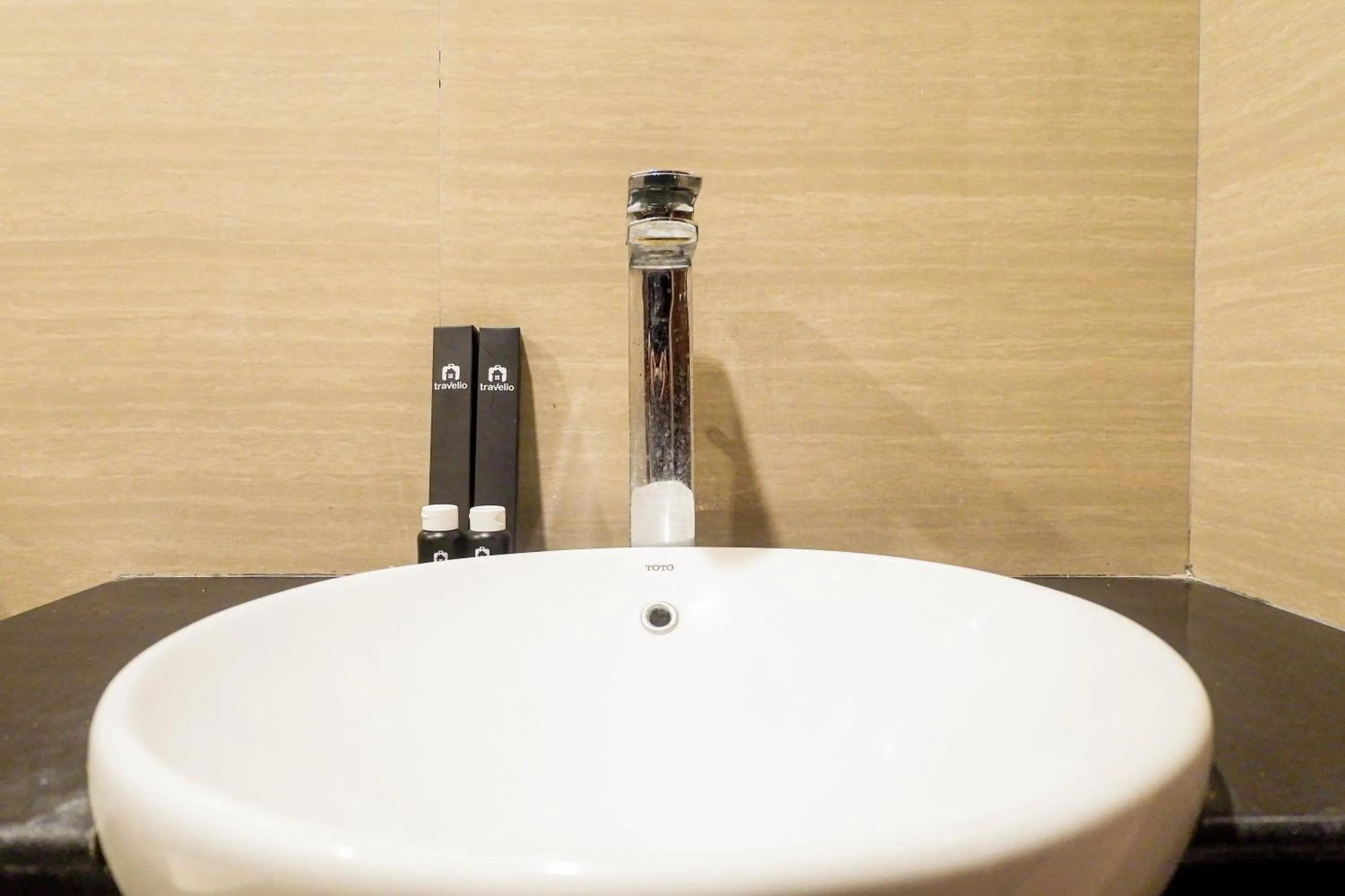 1BR Apartment The Linden Connected to Marvell City Mall By Travelio