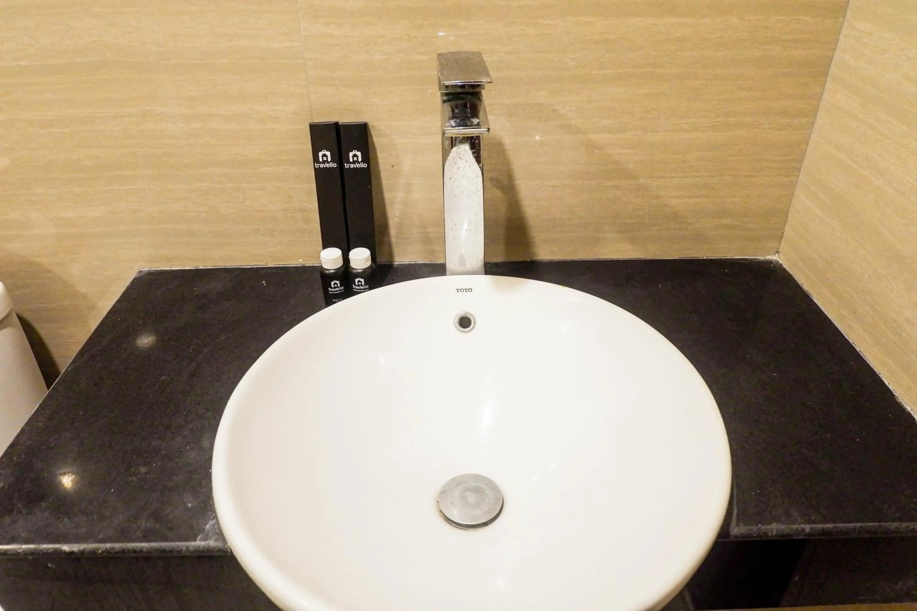 1BR Apartment The Linden Connected to Marvell City Mall By Travelio