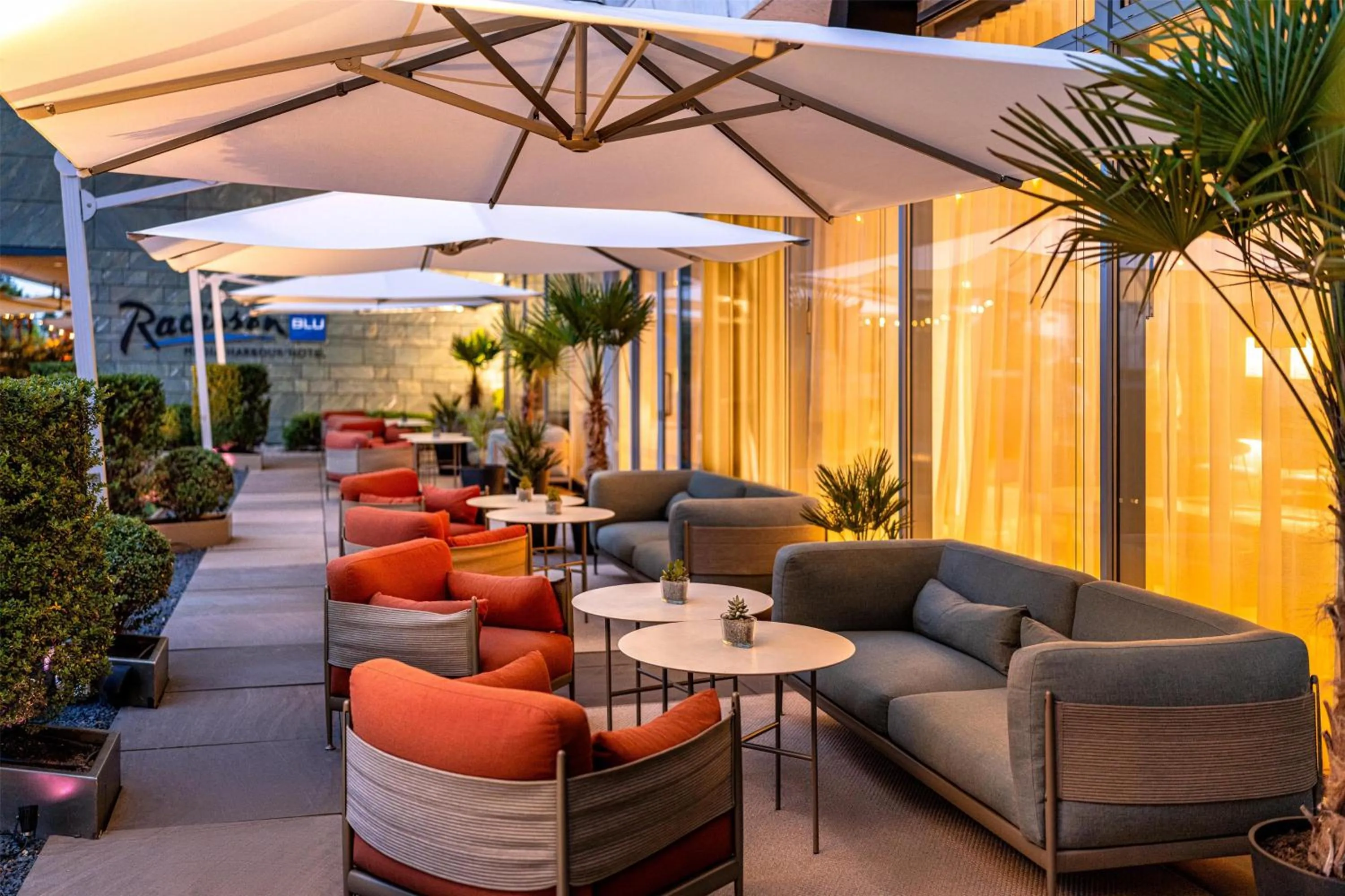 Lounge or bar in Radisson Blu Media Harbour Hotel, Düsseldorf