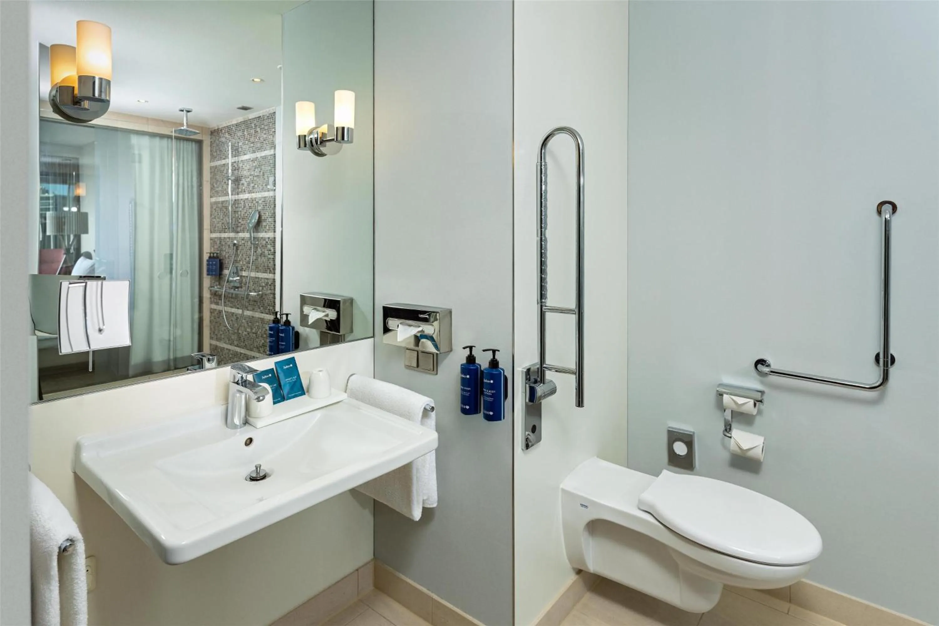 Bathroom in Radisson Blu Media Harbour Hotel, Düsseldorf