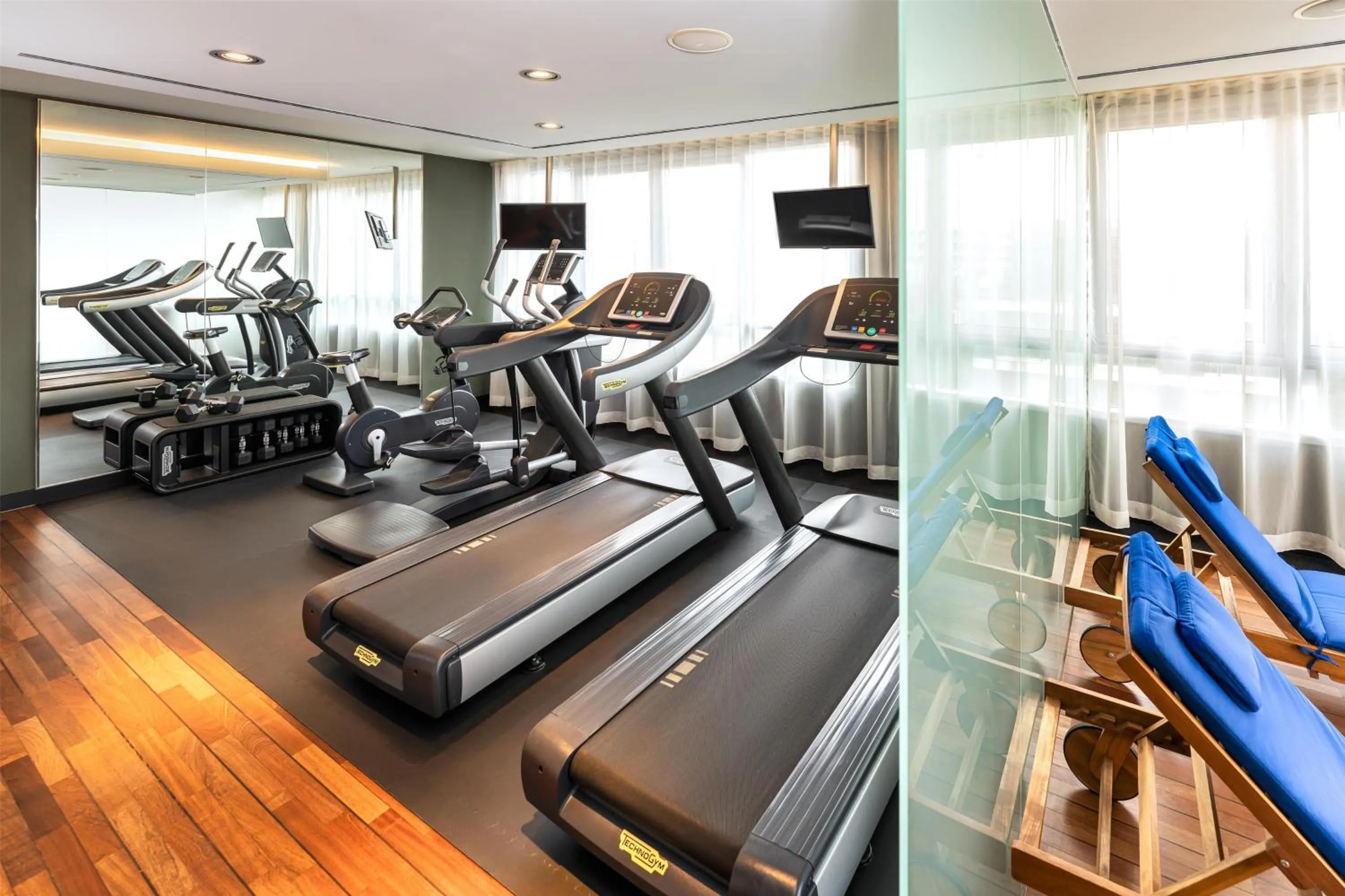 Fitness centre/facilities in Radisson Blu Media Harbour Hotel, Düsseldorf