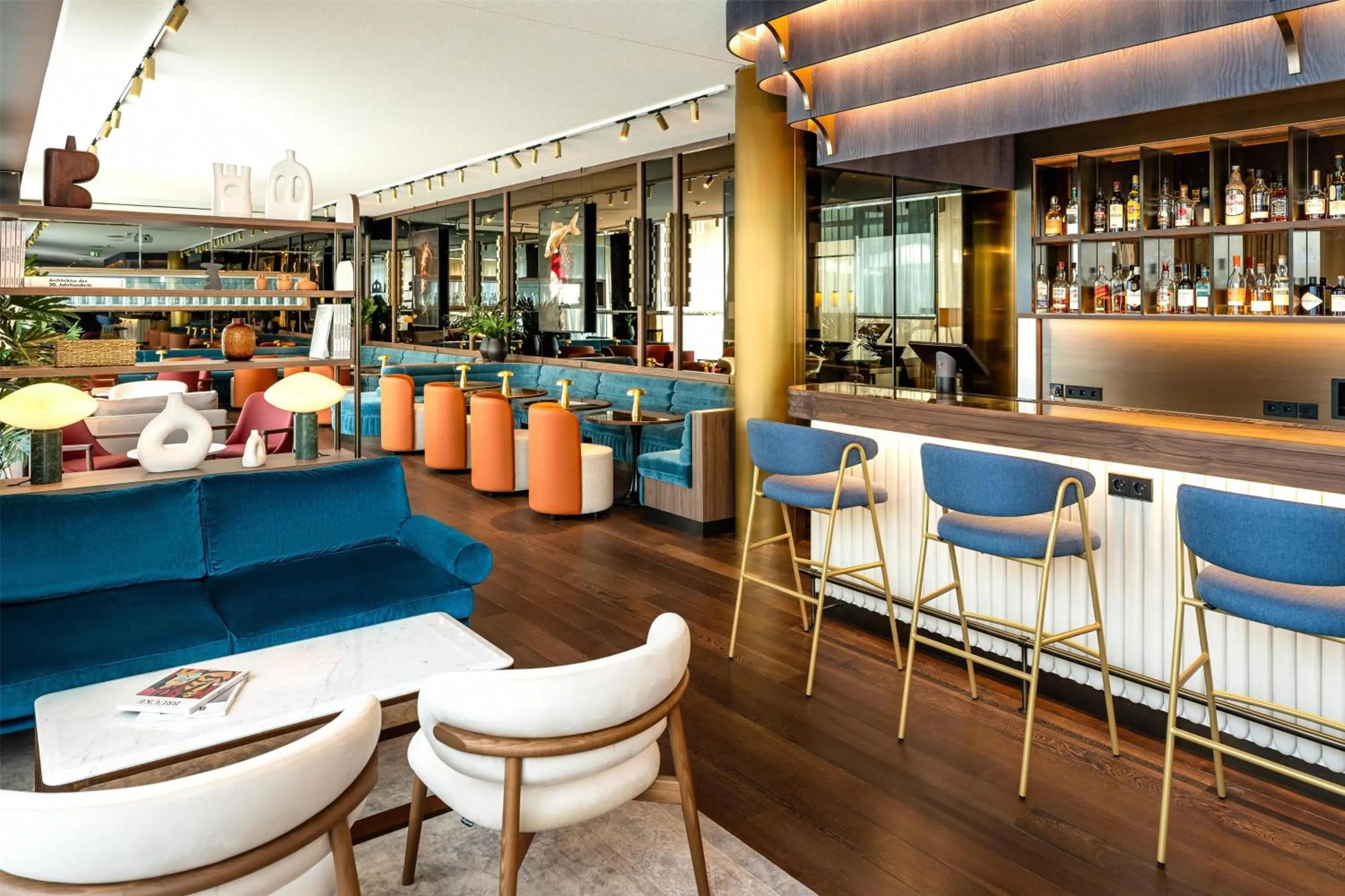 Lounge or bar in Radisson Blu Media Harbour Hotel, Düsseldorf
