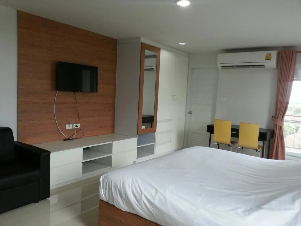 Bedroom, Bed in The Seasons