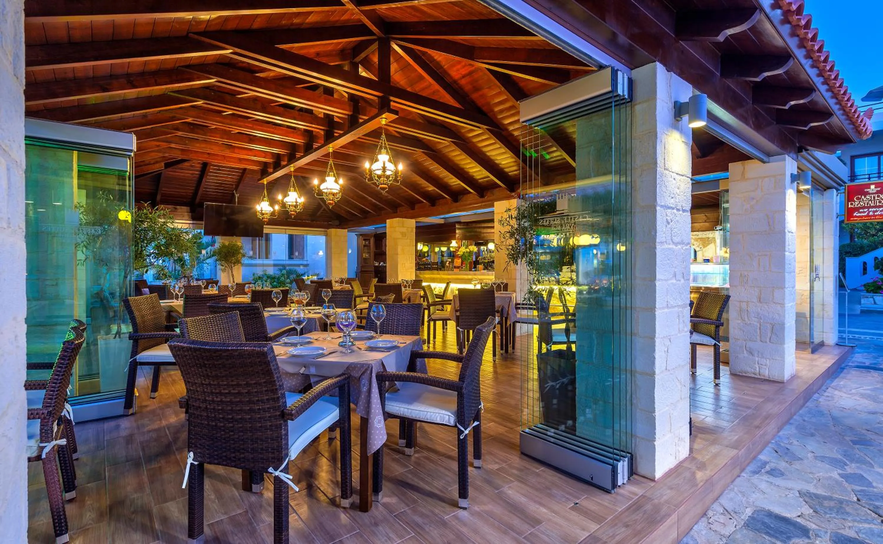 Restaurant/places to eat in Castle Suites Hotel