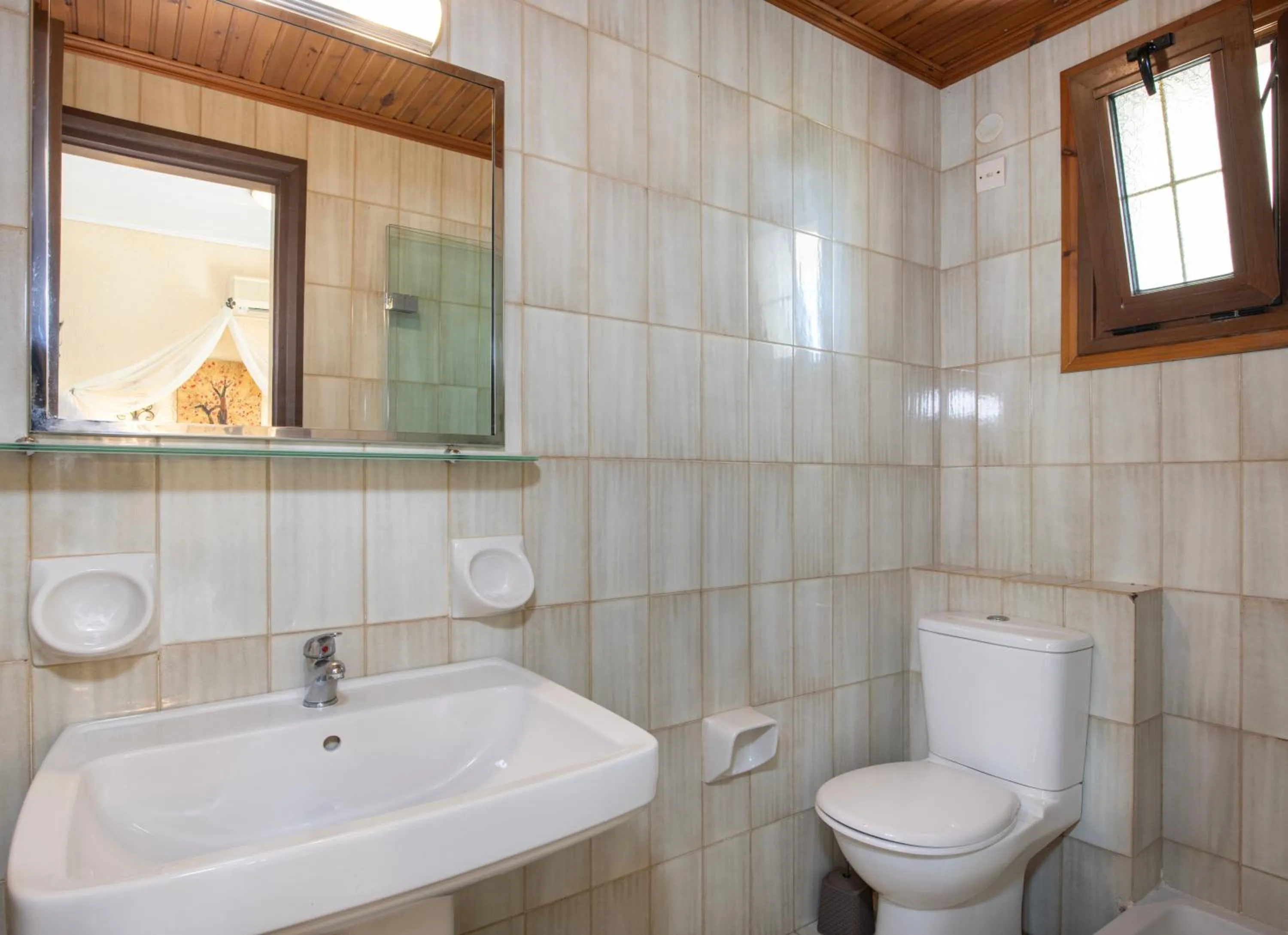 Shower in Castle Suites Hotel