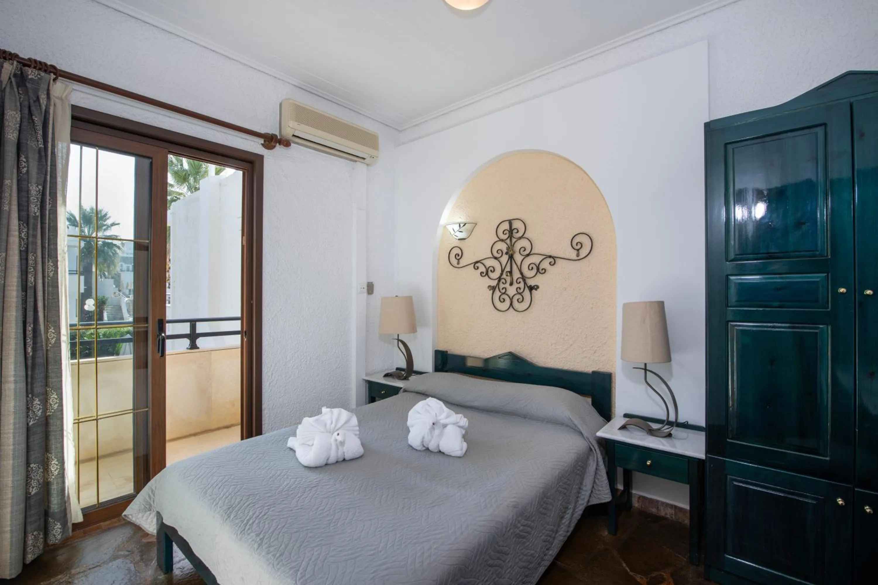 Bed in Castle Suites Hotel