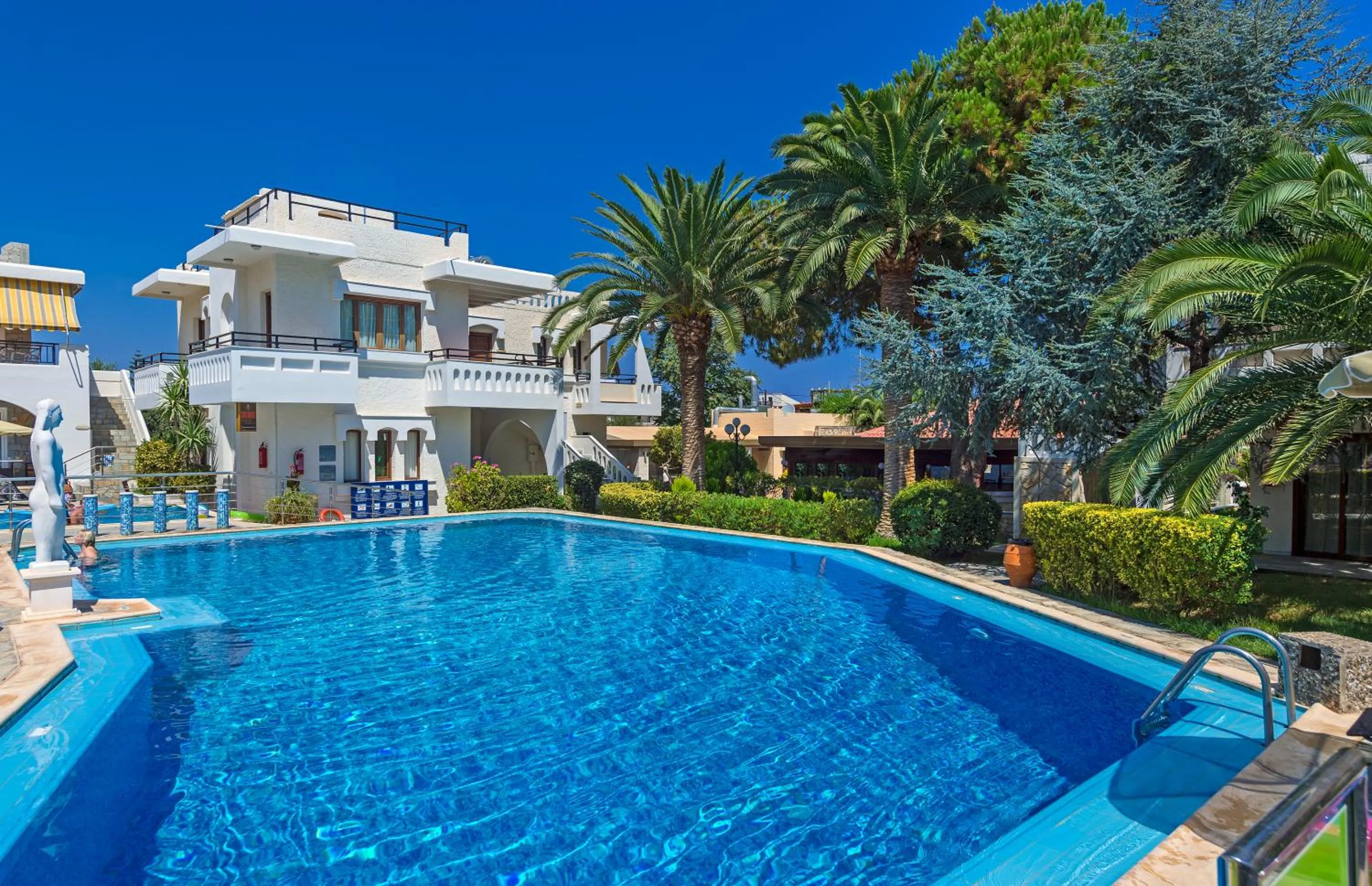 Swimming pool in Castle Suites Hotel