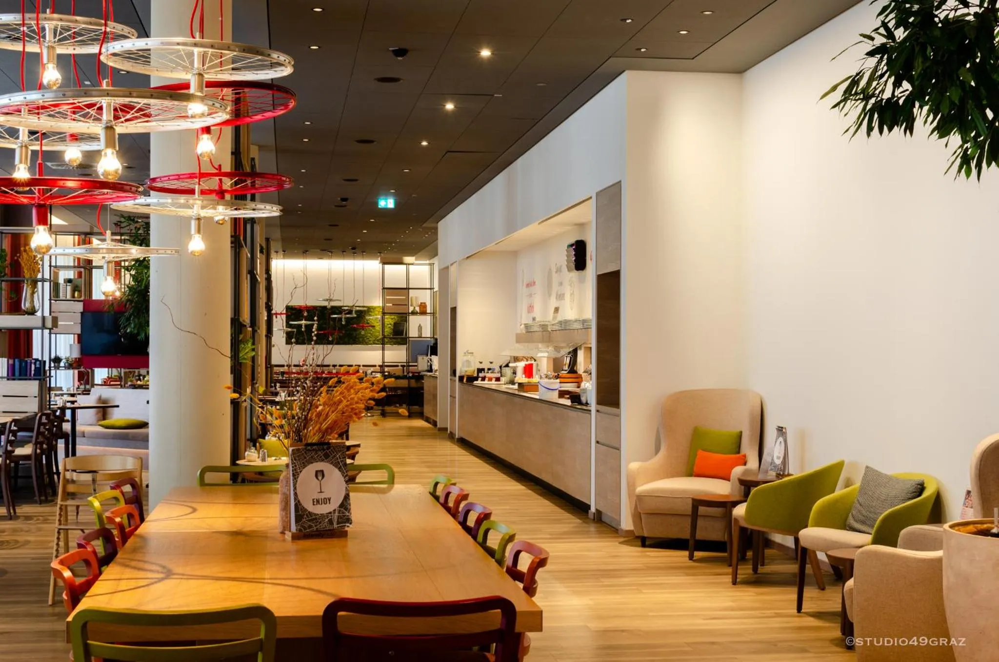 Restaurant/places to eat in IntercityHotel Graz