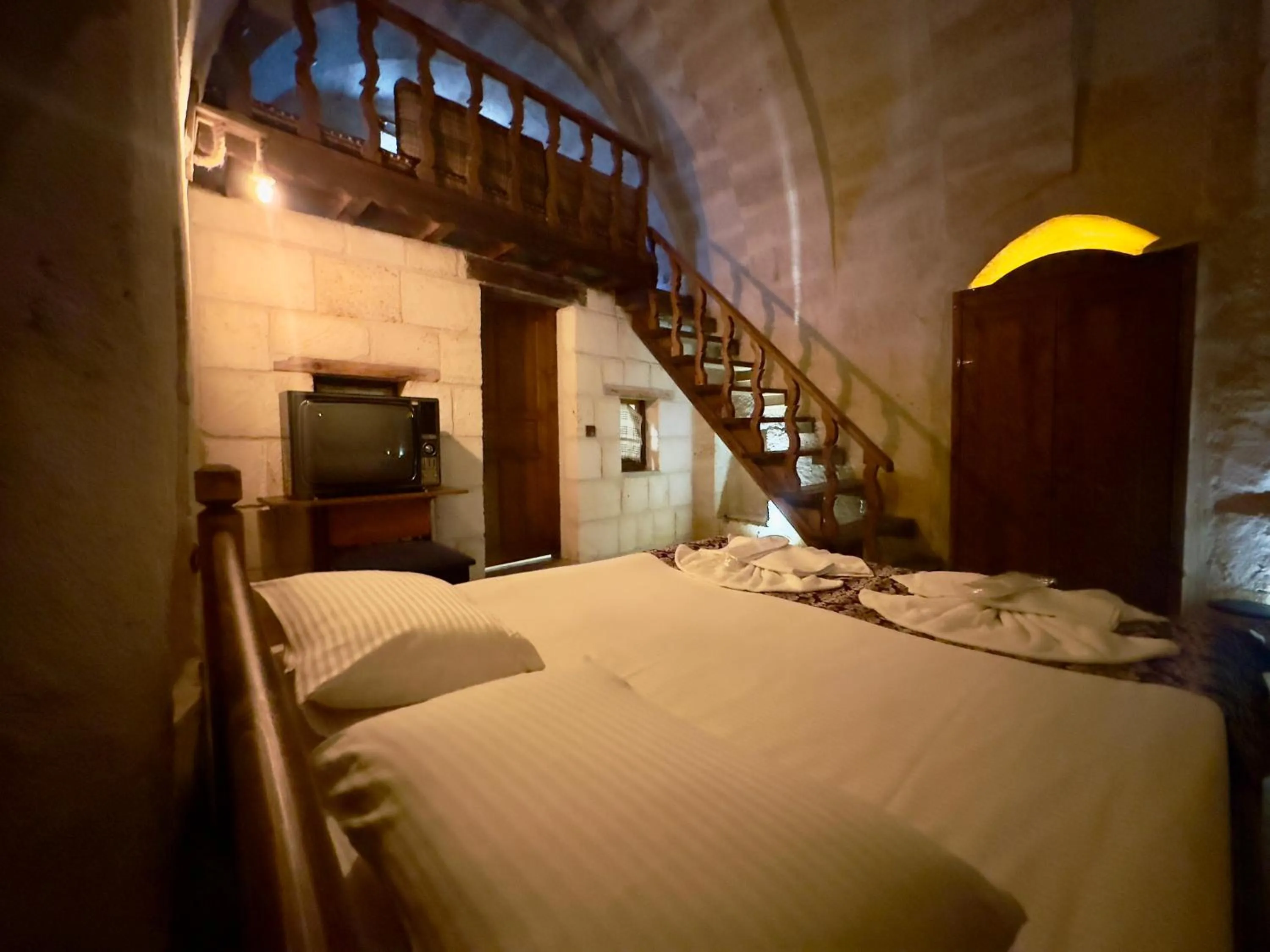 Photo of the whole room, Bed in Cappadocia Balloon Boutique