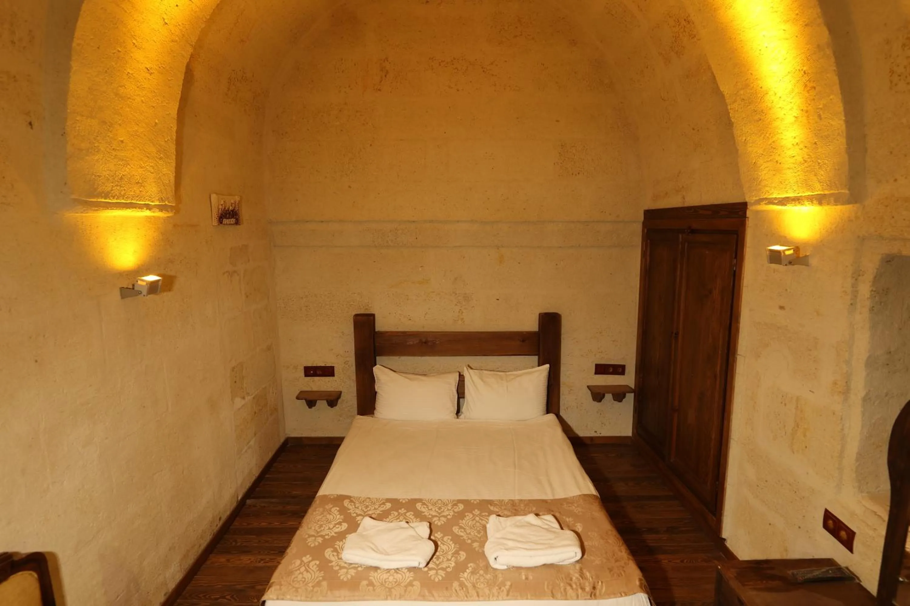 Photo of the whole room, Bed in Cappadocia Balloon House