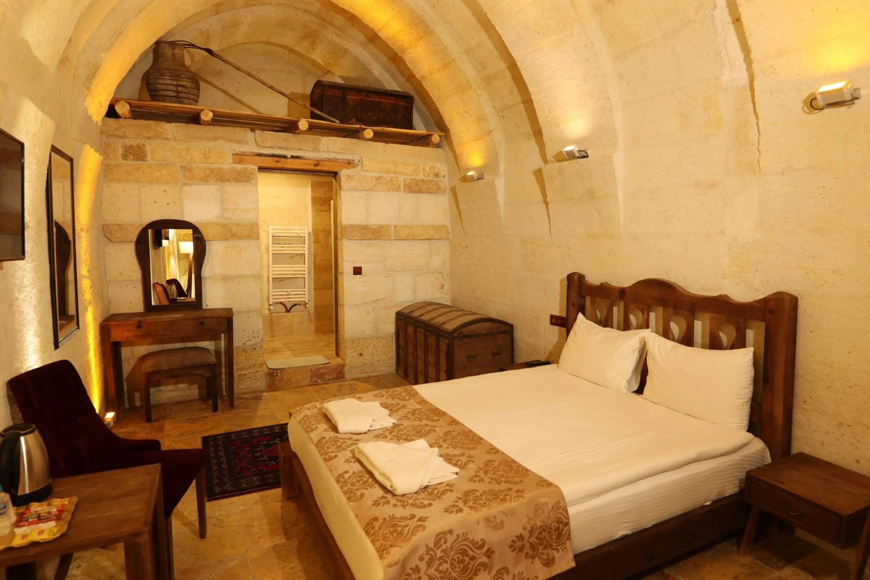 Photo of the whole room, Bed in Cappadocia Balloon Boutique