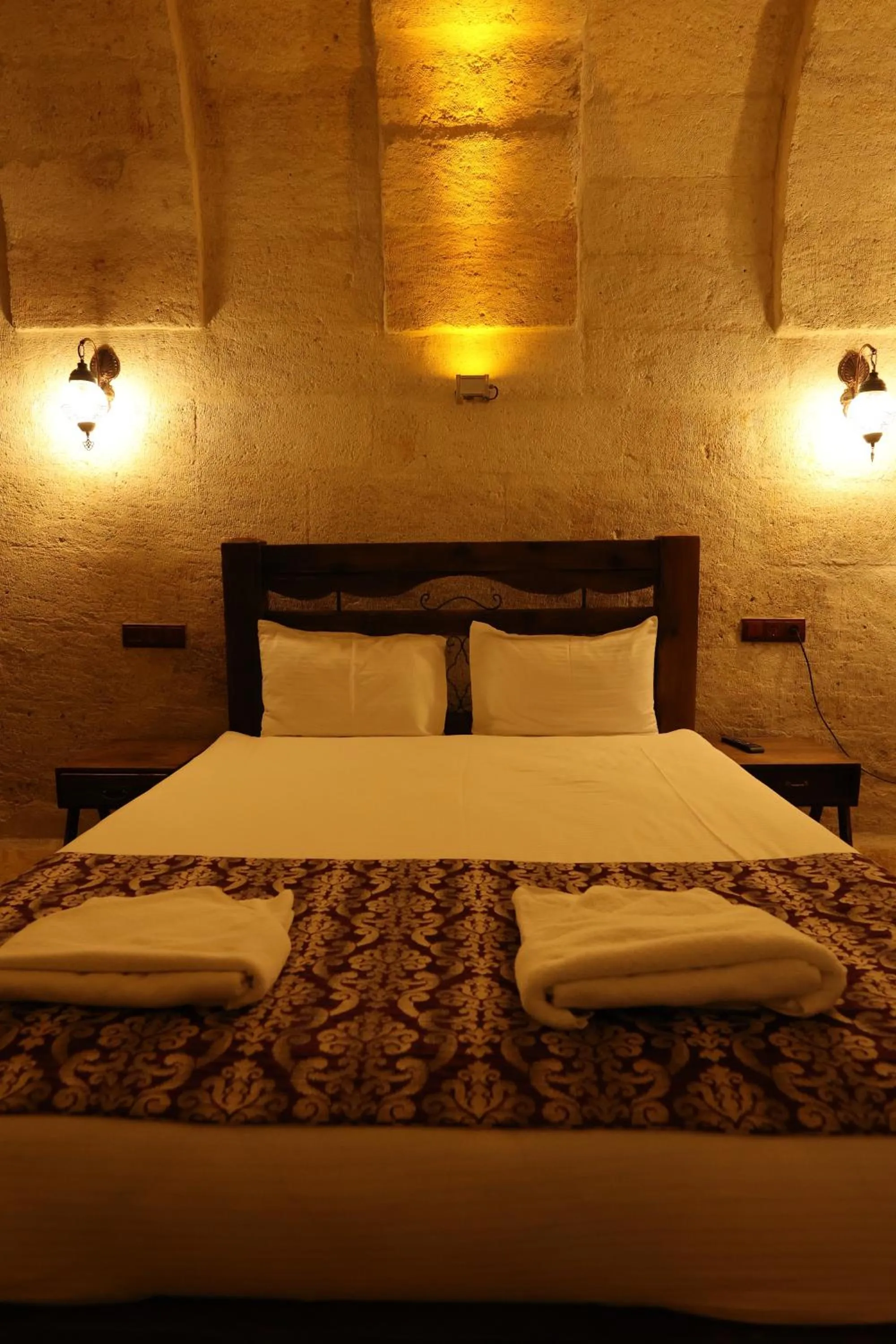 Photo of the whole room, Bed in Cappadocia Balloon House