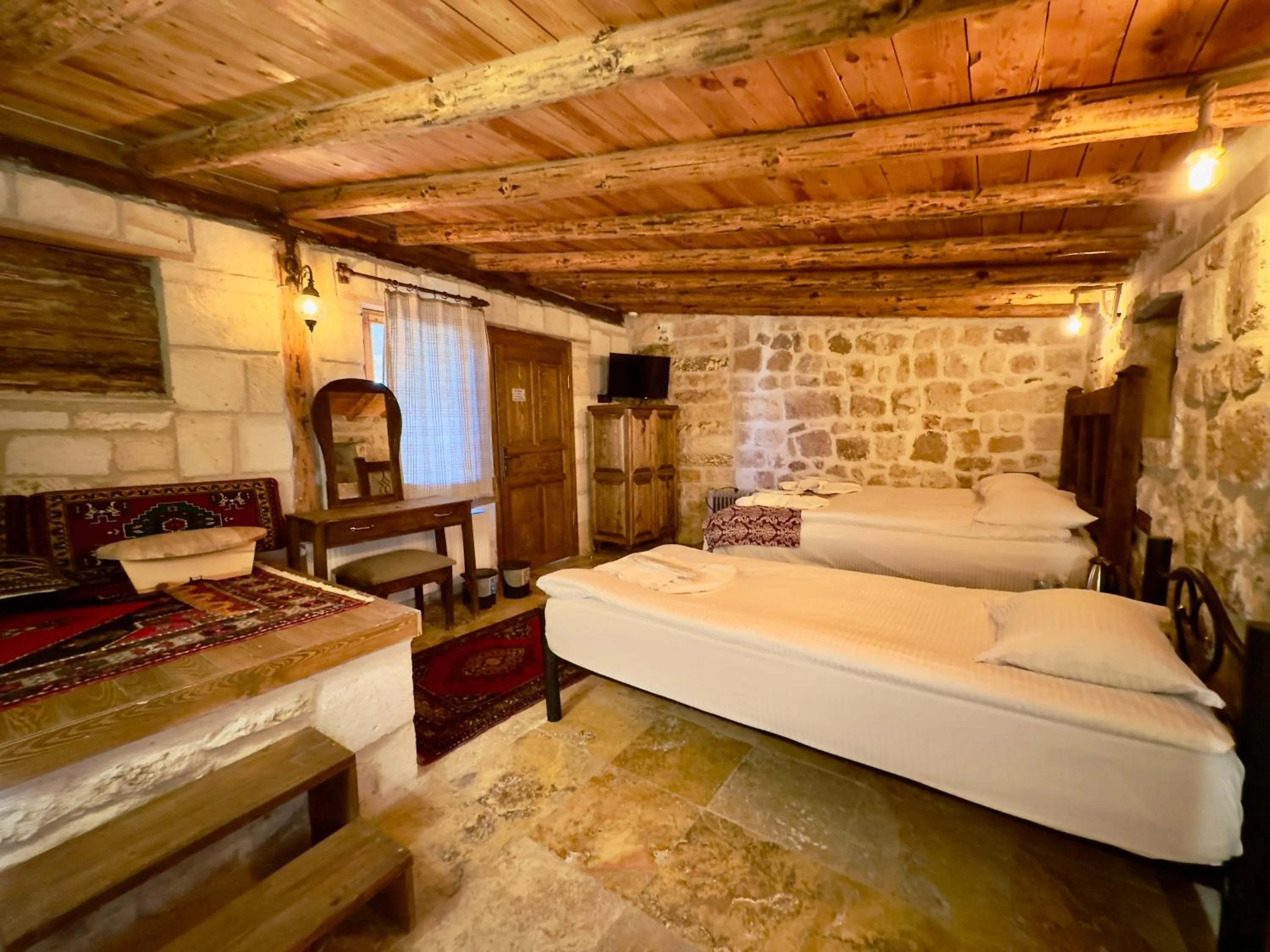 Photo of the whole room, Bed in Cappadocia Balloon House