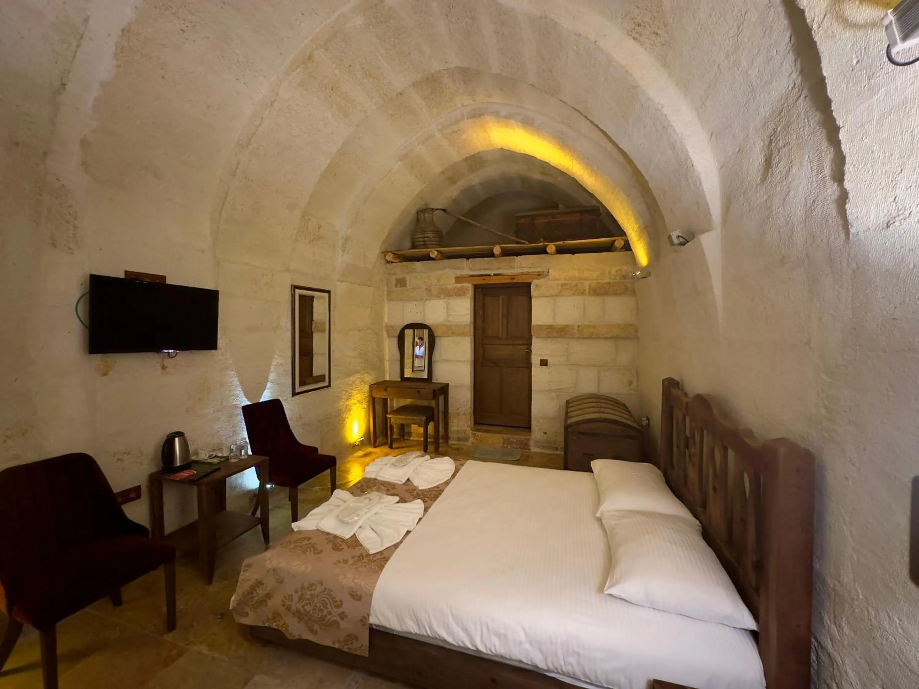 Photo of the whole room, Bed in Cappadocia Balloon House