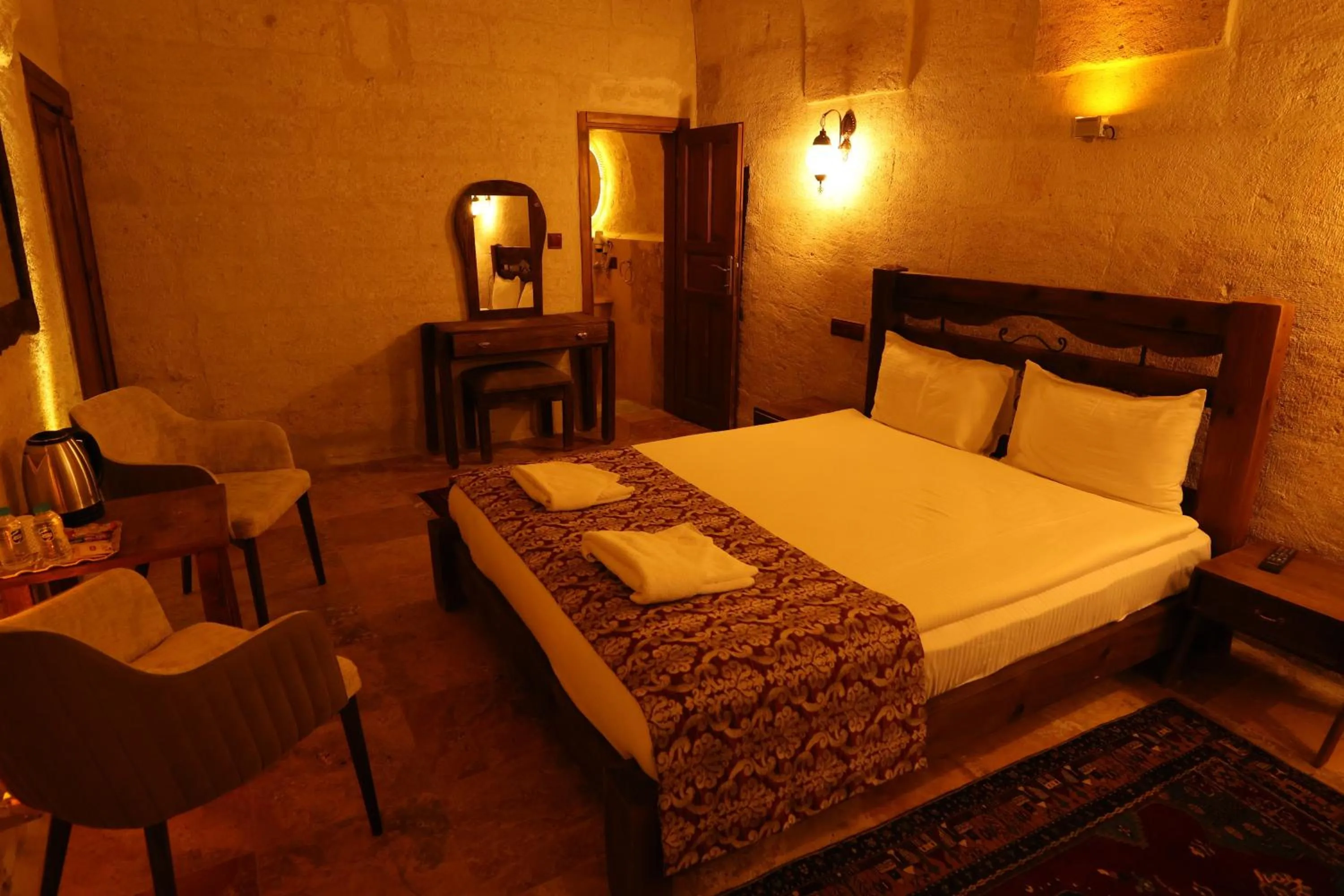 Photo of the whole room, Bed in Cappadocia Balloon House