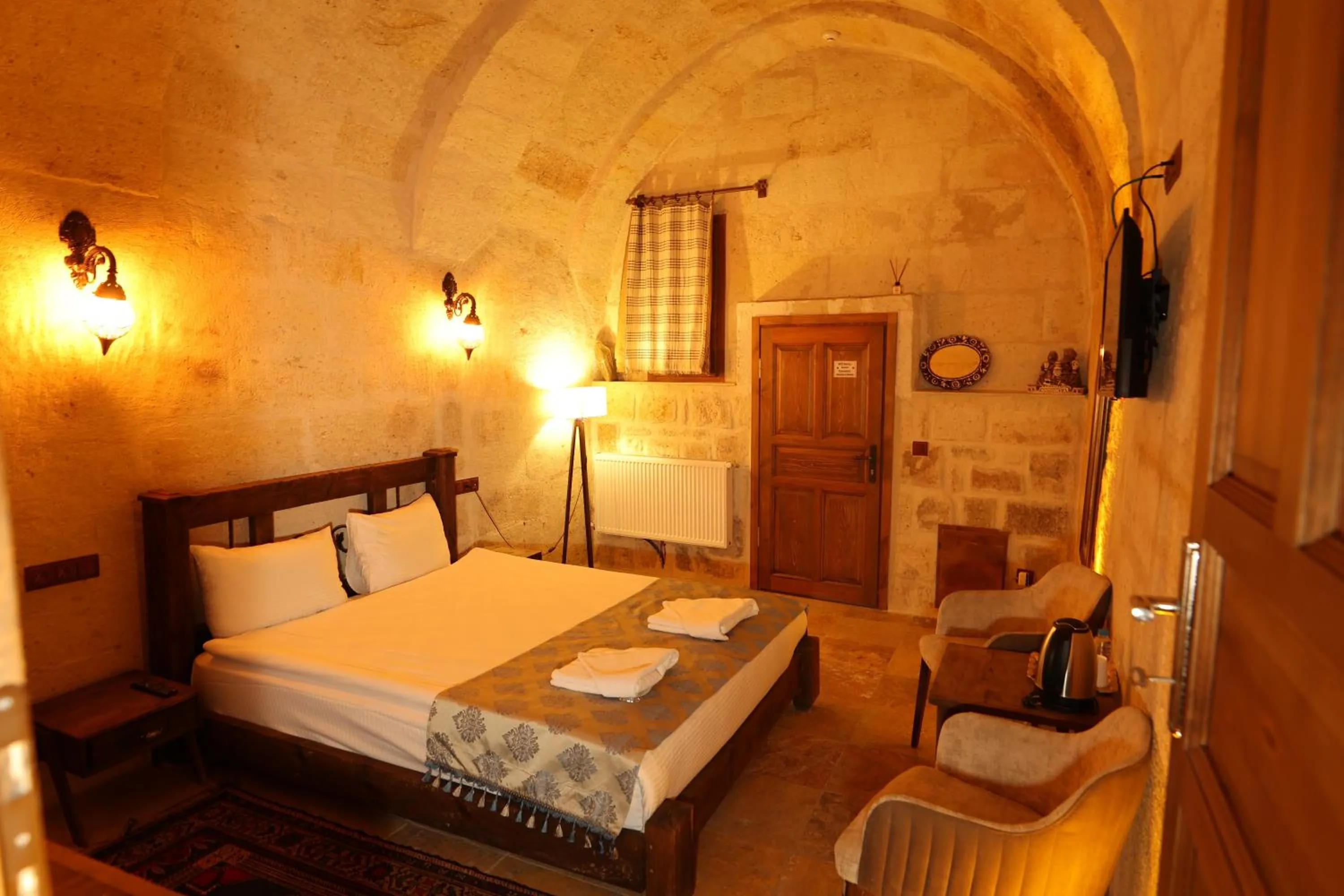Photo of the whole room, Bed in Cappadocia Balloon House