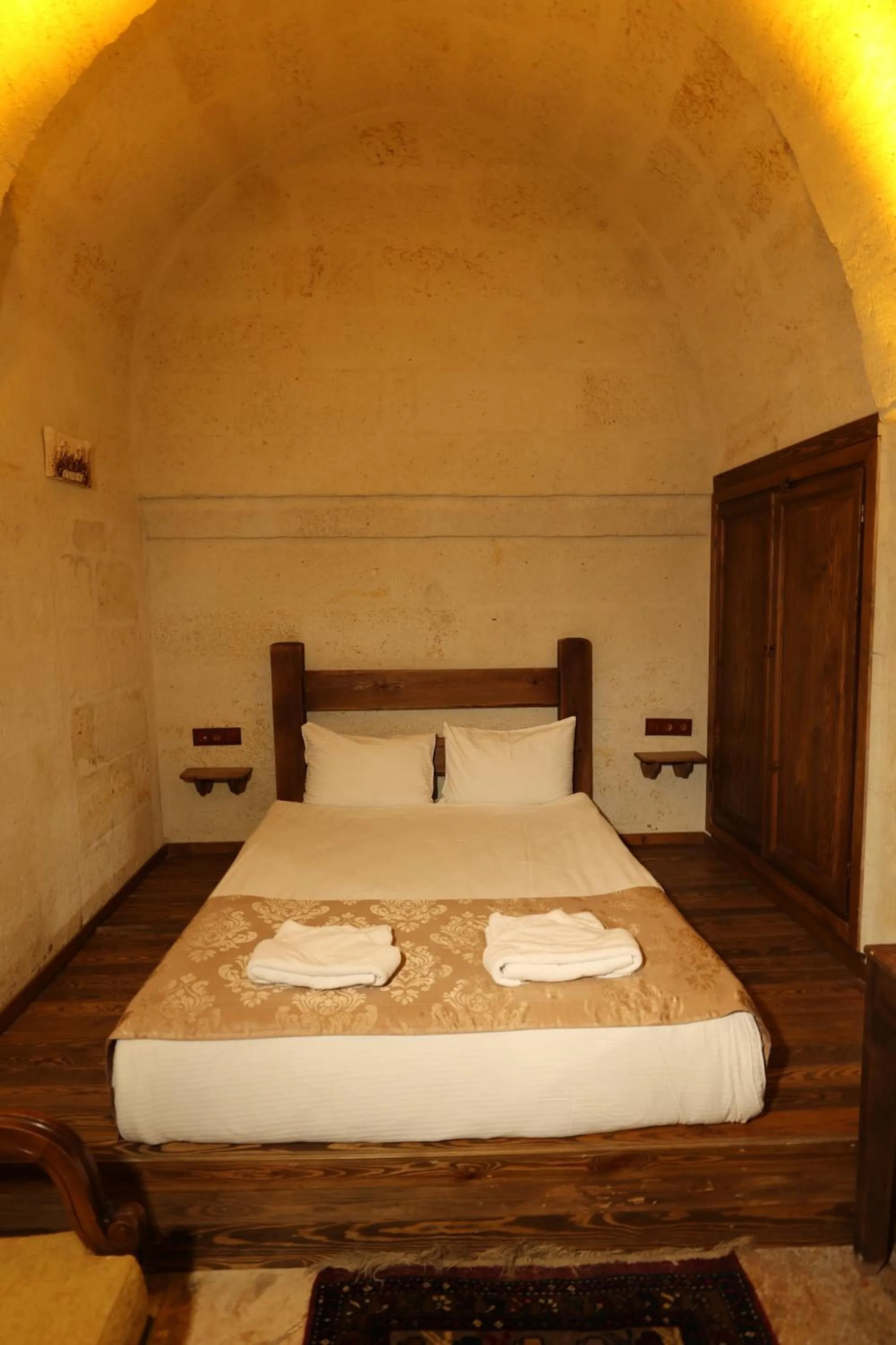 Photo of the whole room, Bed in Cappadocia Balloon House