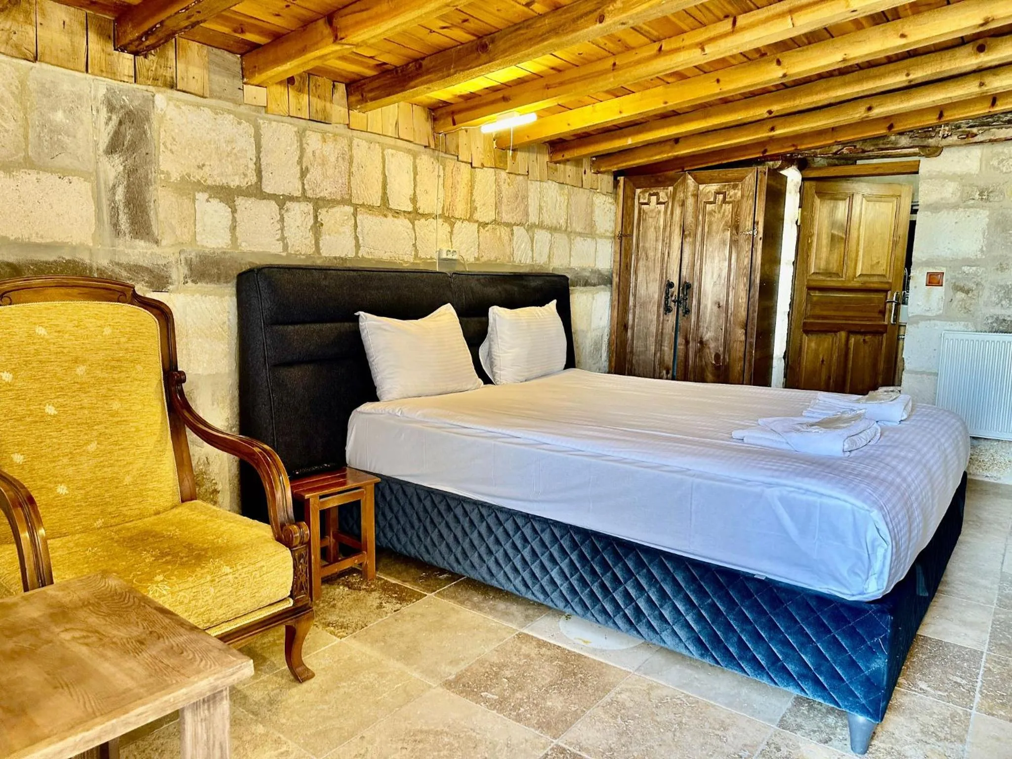 Photo of the whole room, Bed in Cappadocia Balloon Boutique