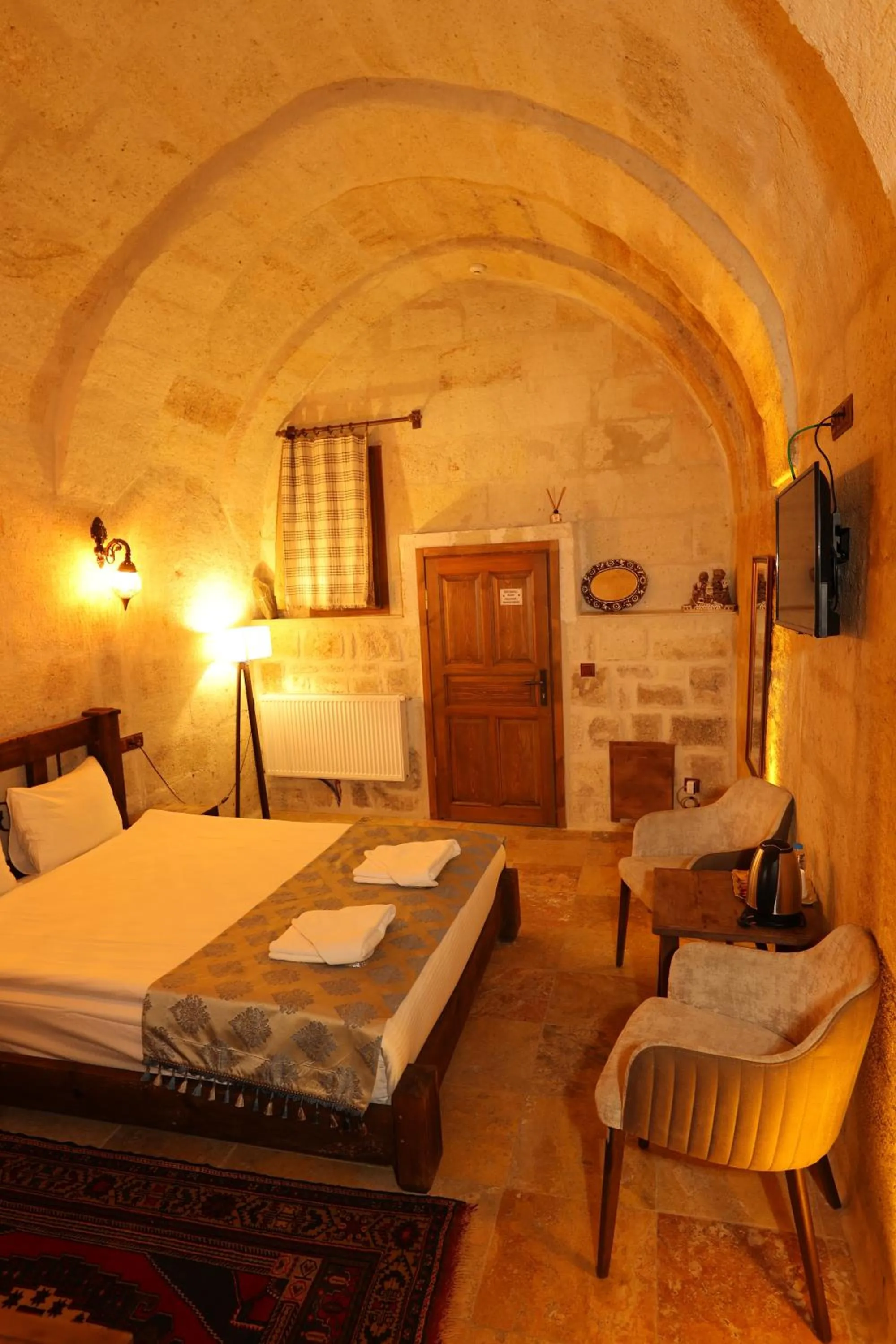 Photo of the whole room, Bed in Cappadocia Balloon House