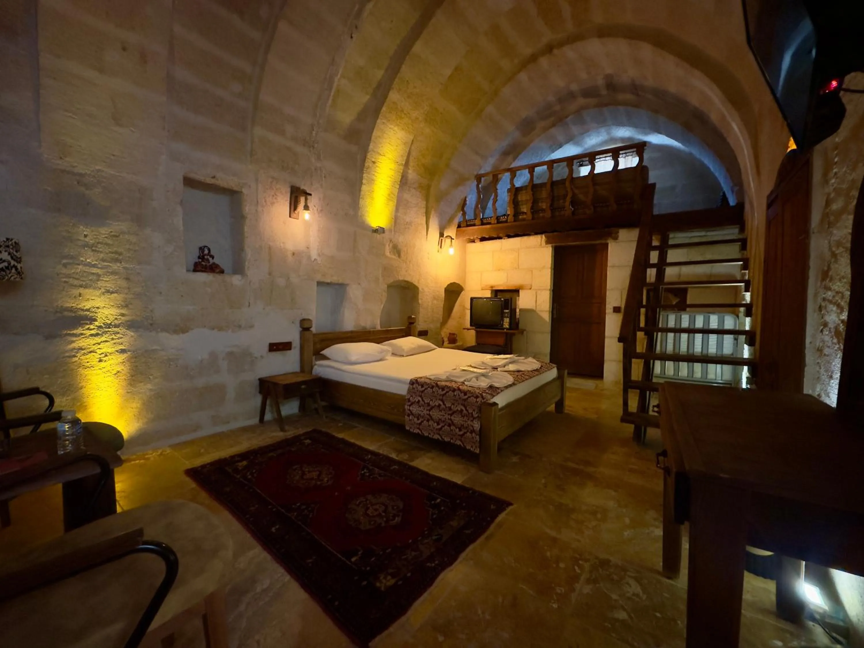Photo of the whole room, Bed in Cappadocia Balloon Boutique