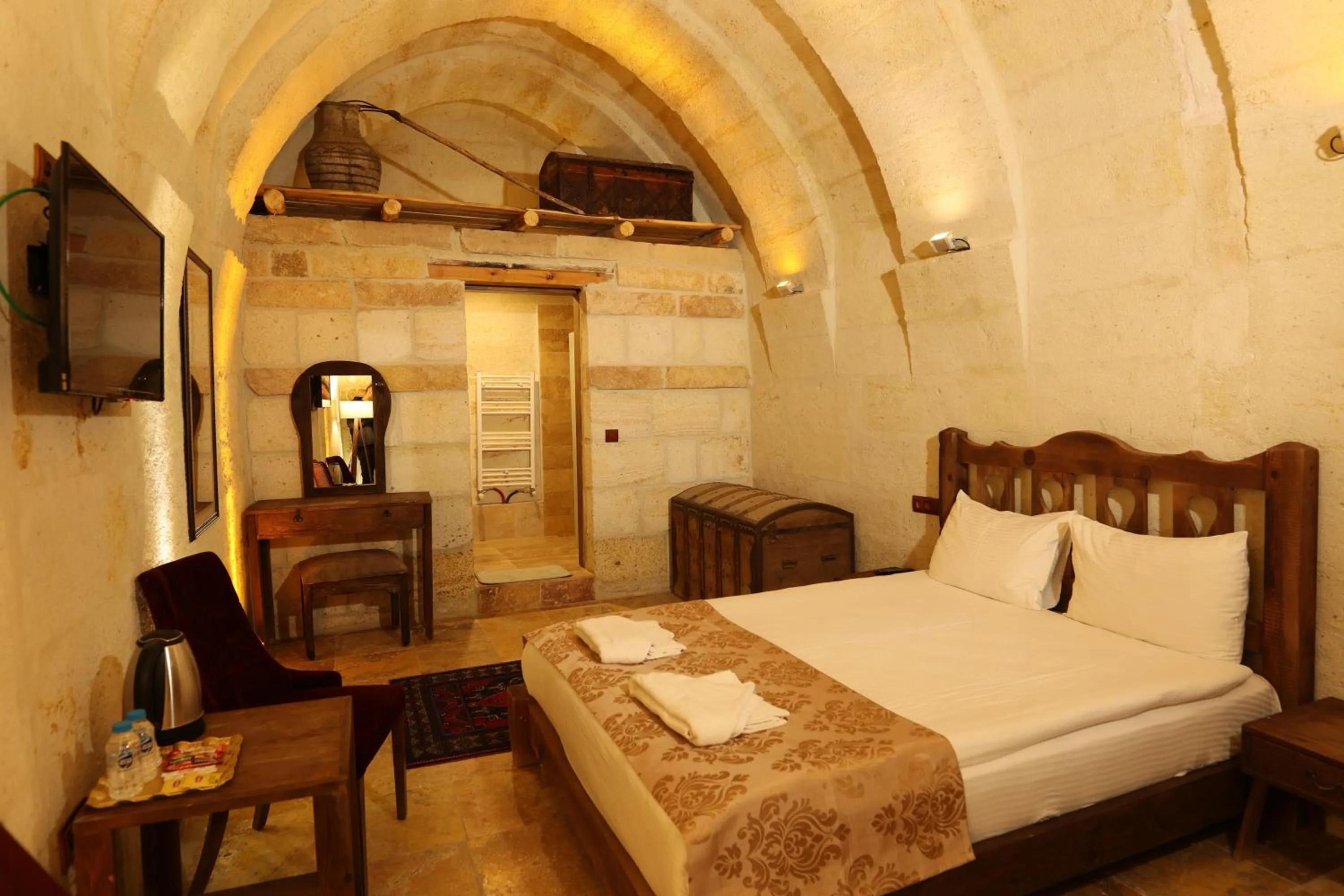 Photo of the whole room, Bed in Zanta Suite Hotel