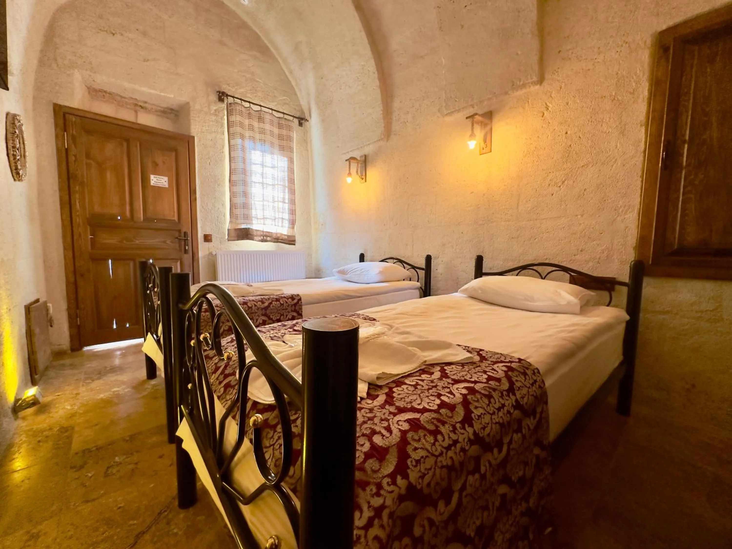 Photo of the whole room, Bed in Cappadocia Balloon House