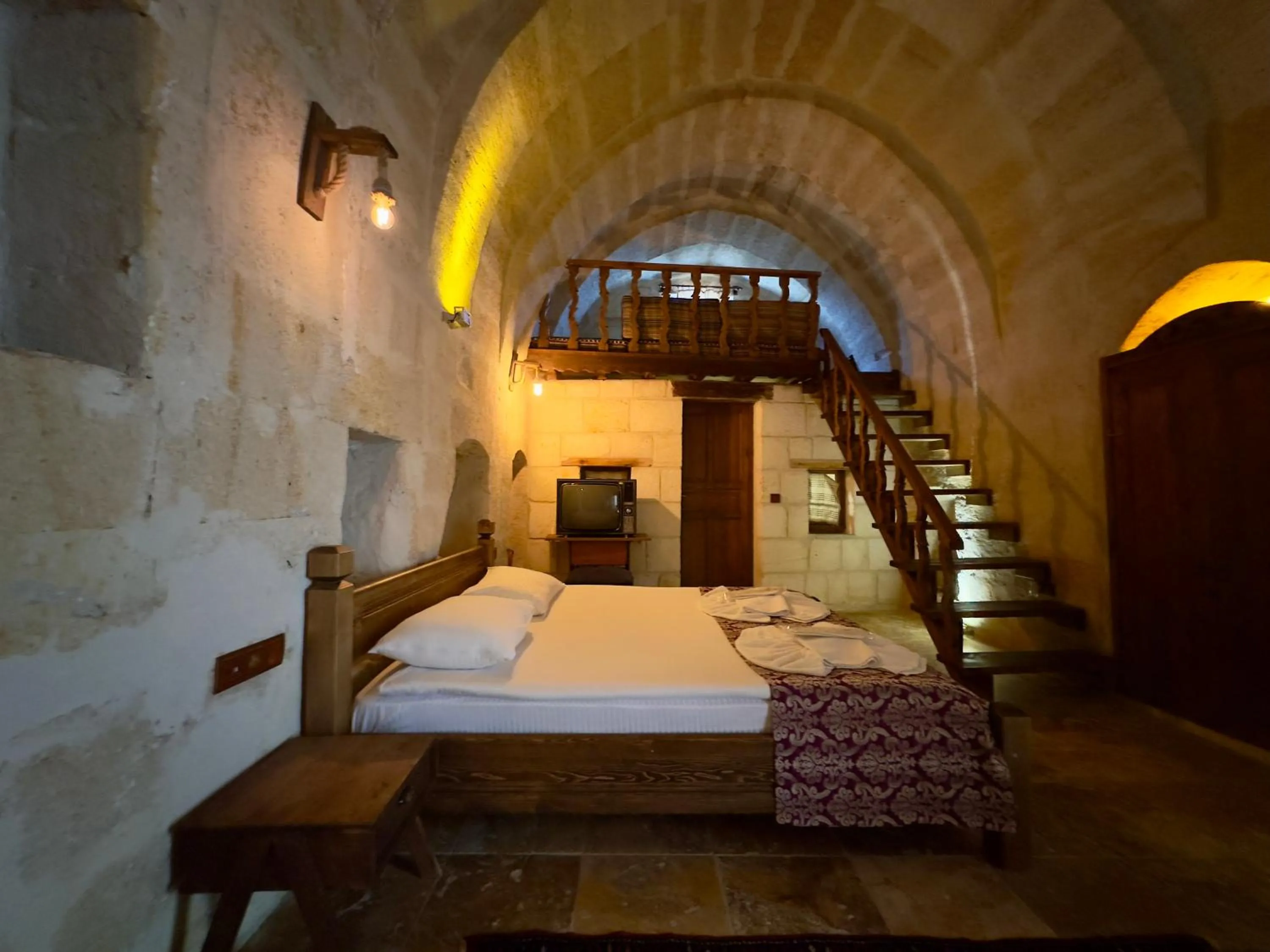Photo of the whole room, Bed in Cappadocia Balloon Boutique